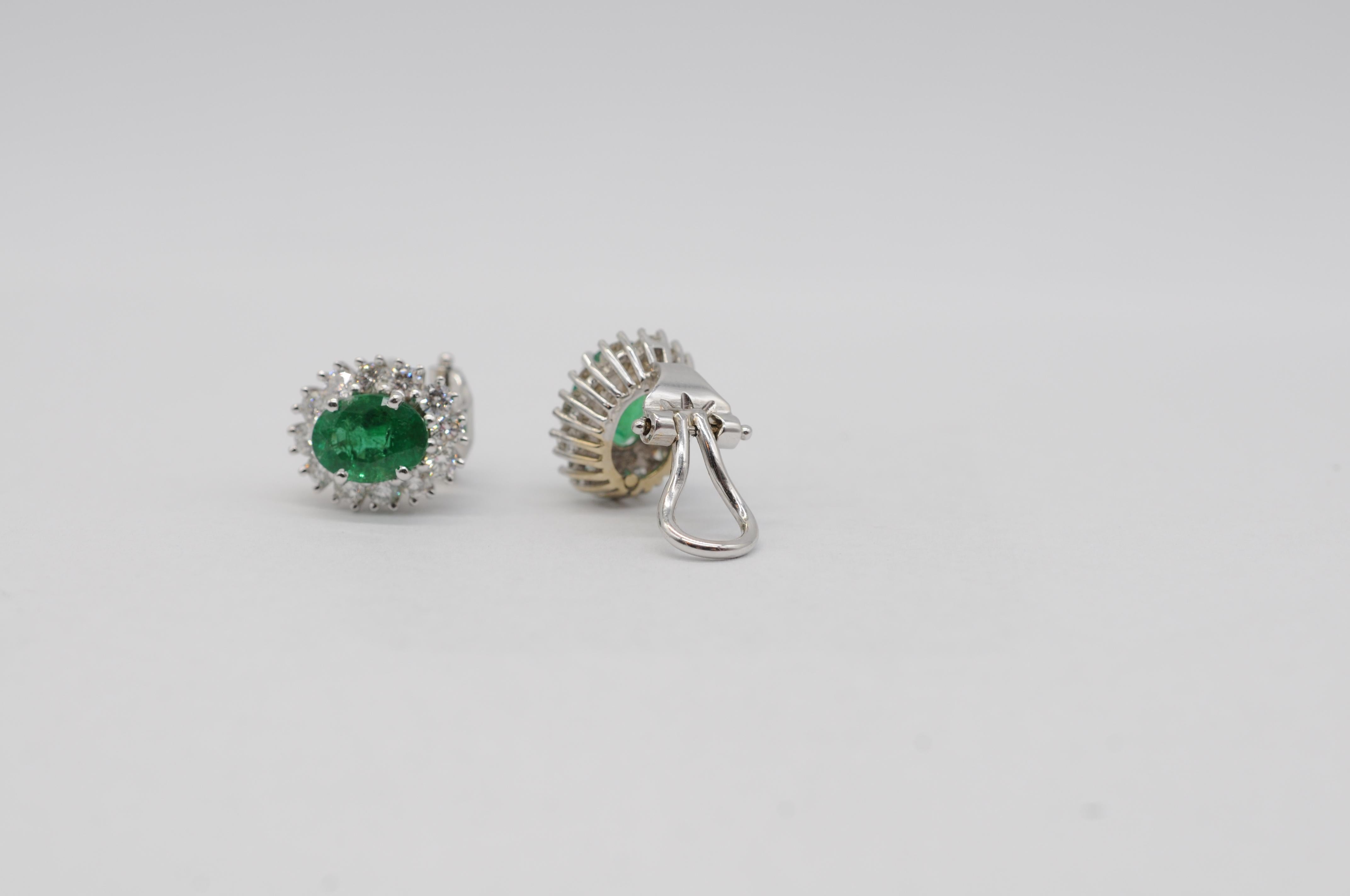 Majestic Emerald diamond earring (clip) in 18k white gold For Sale 9