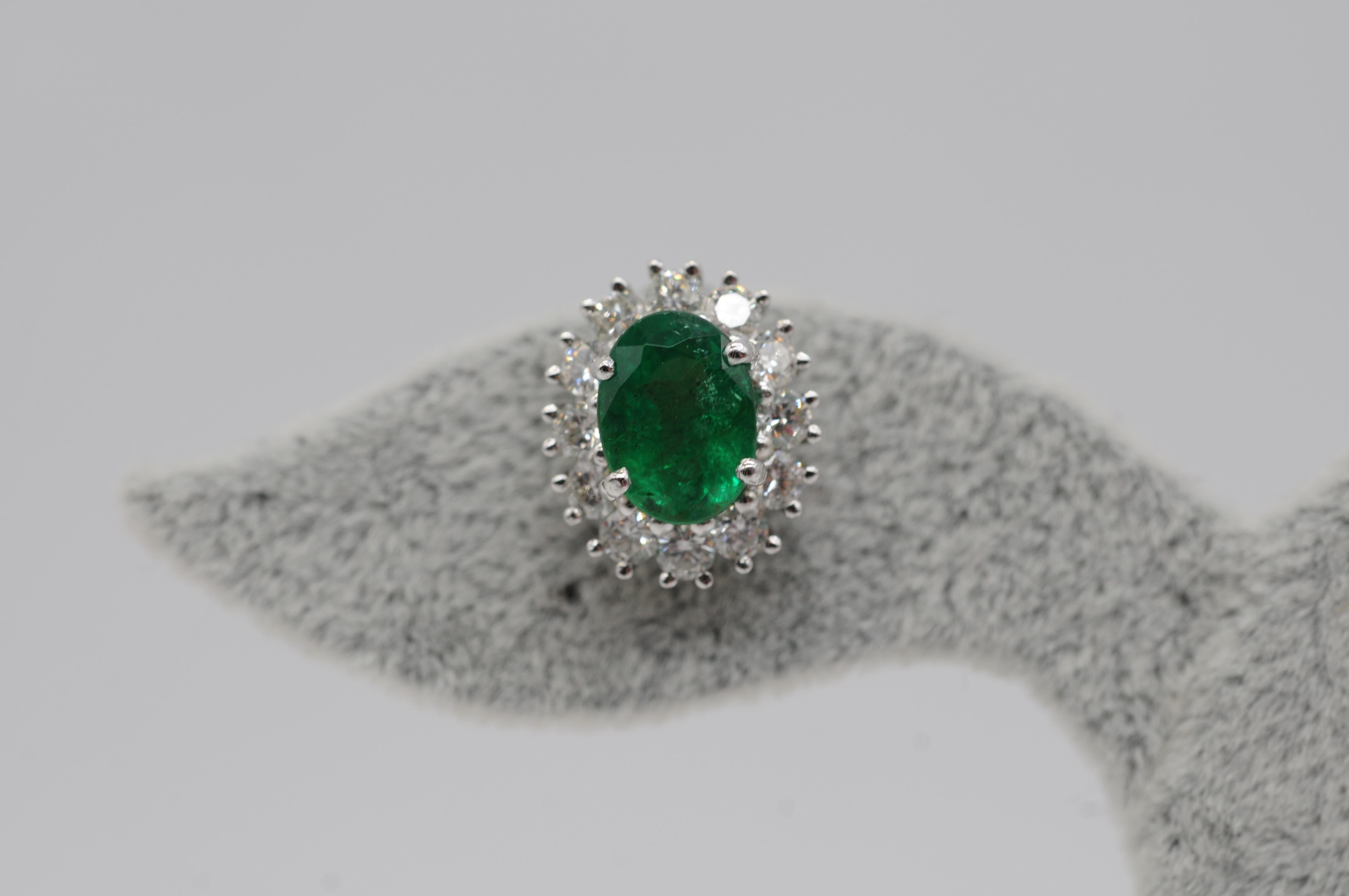 Art Deco Majestic Emerald diamond earring (clip) in 18k white gold For Sale