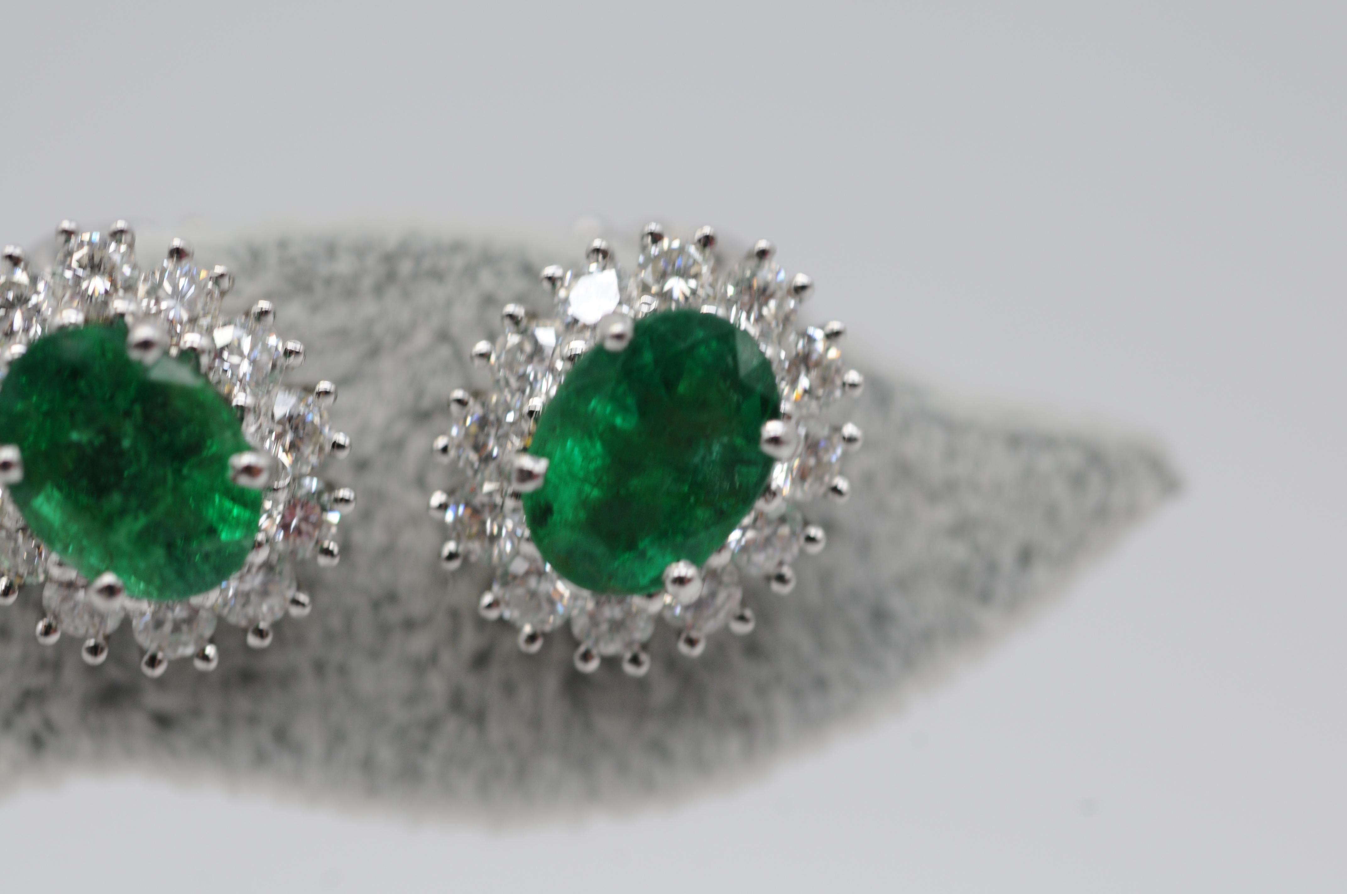 Majestic Emerald diamond earring (clip) in 18k white gold For Sale 1