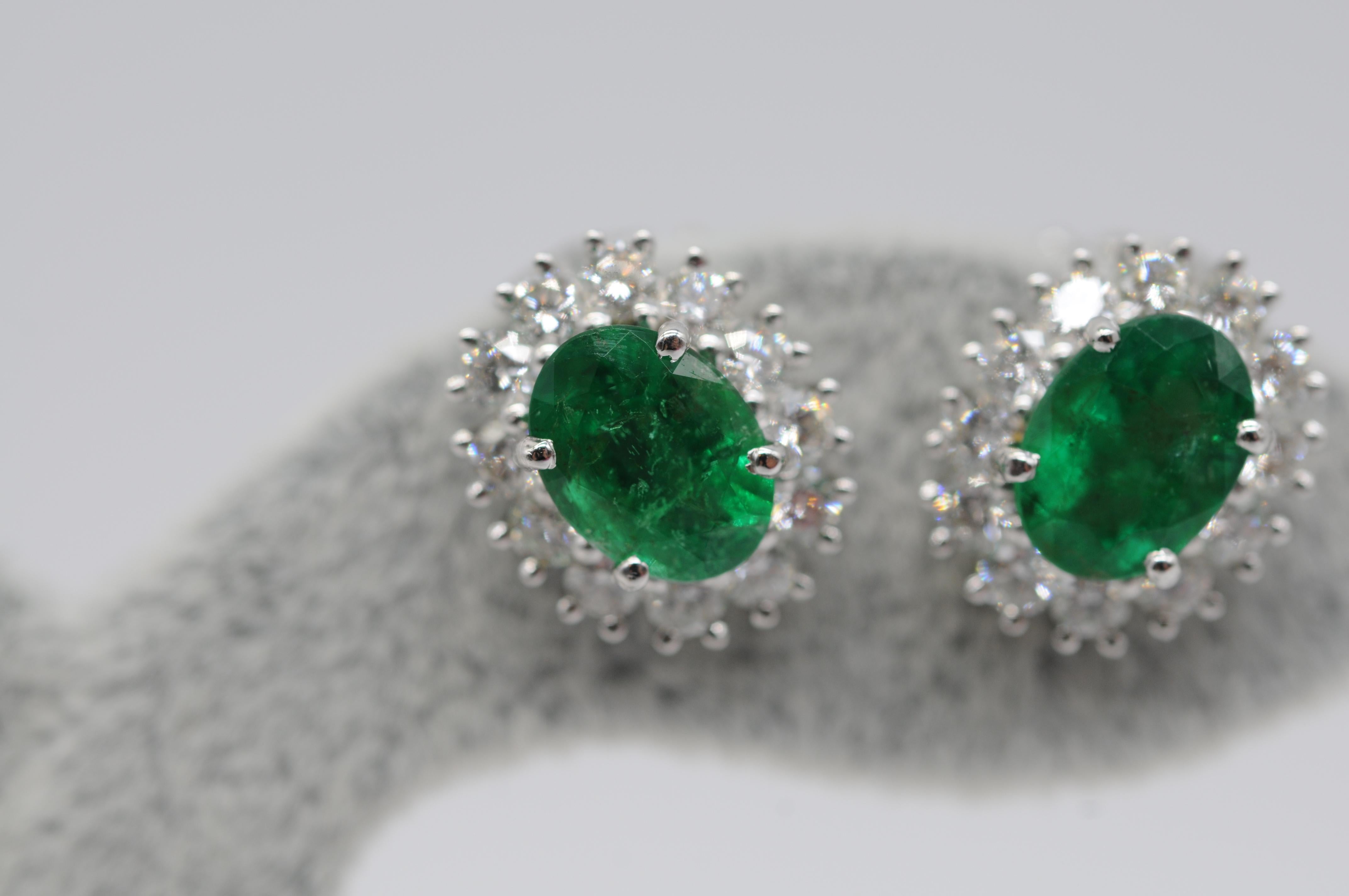 Majestic Emerald diamond earring (clip) in 18k white gold For Sale 2