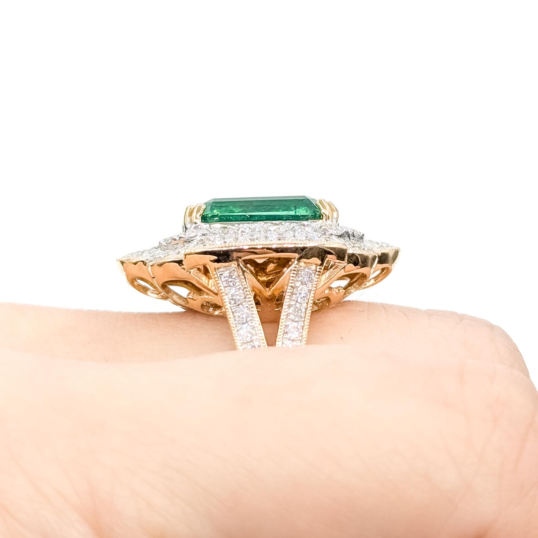 Majestic Smaragd & Diamant Milgrain Halo Ring in Platin im Angebot 1