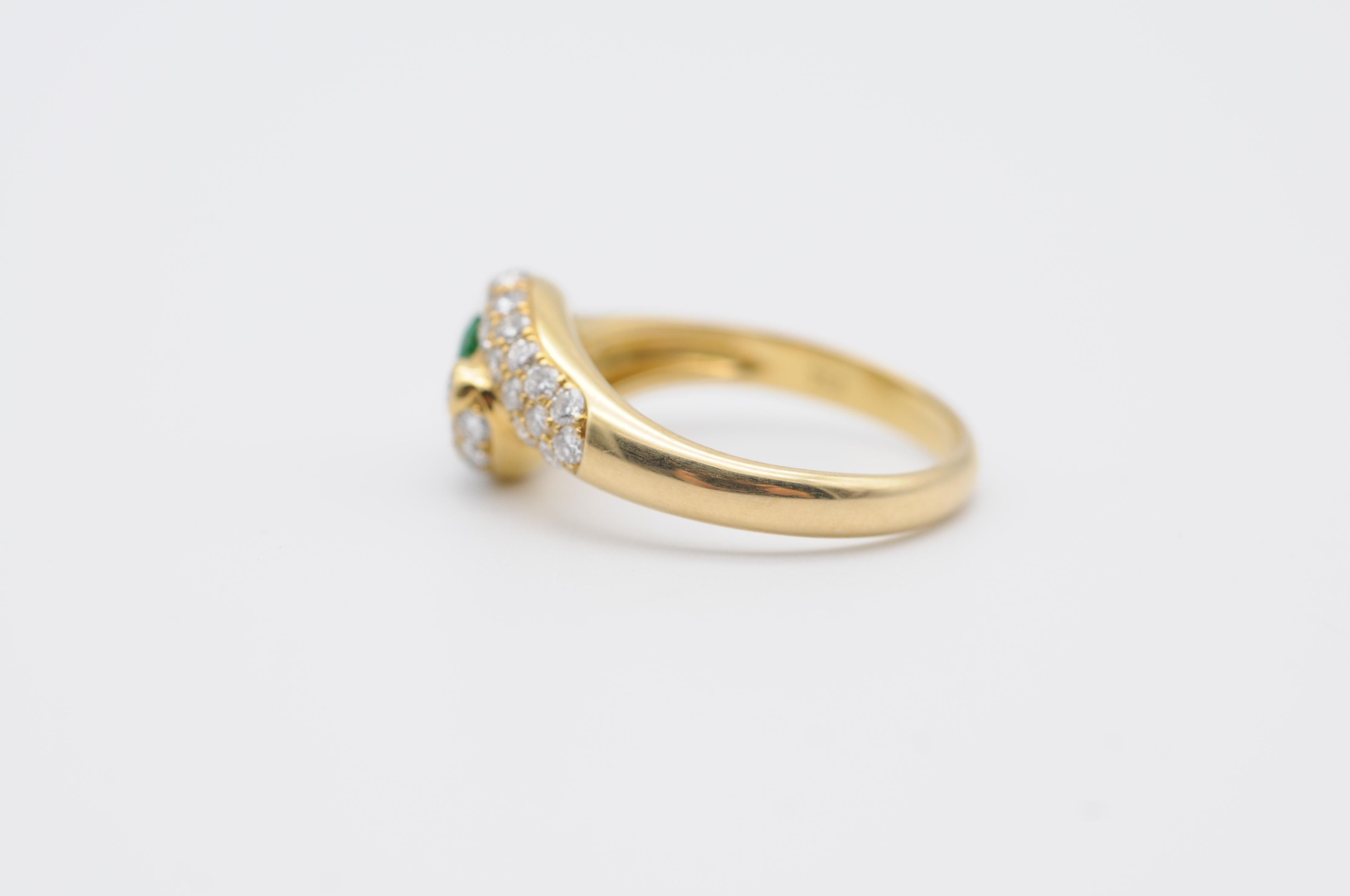 Women's or Men's Majestic emerald diamond ring 18k yellow gold  For Sale