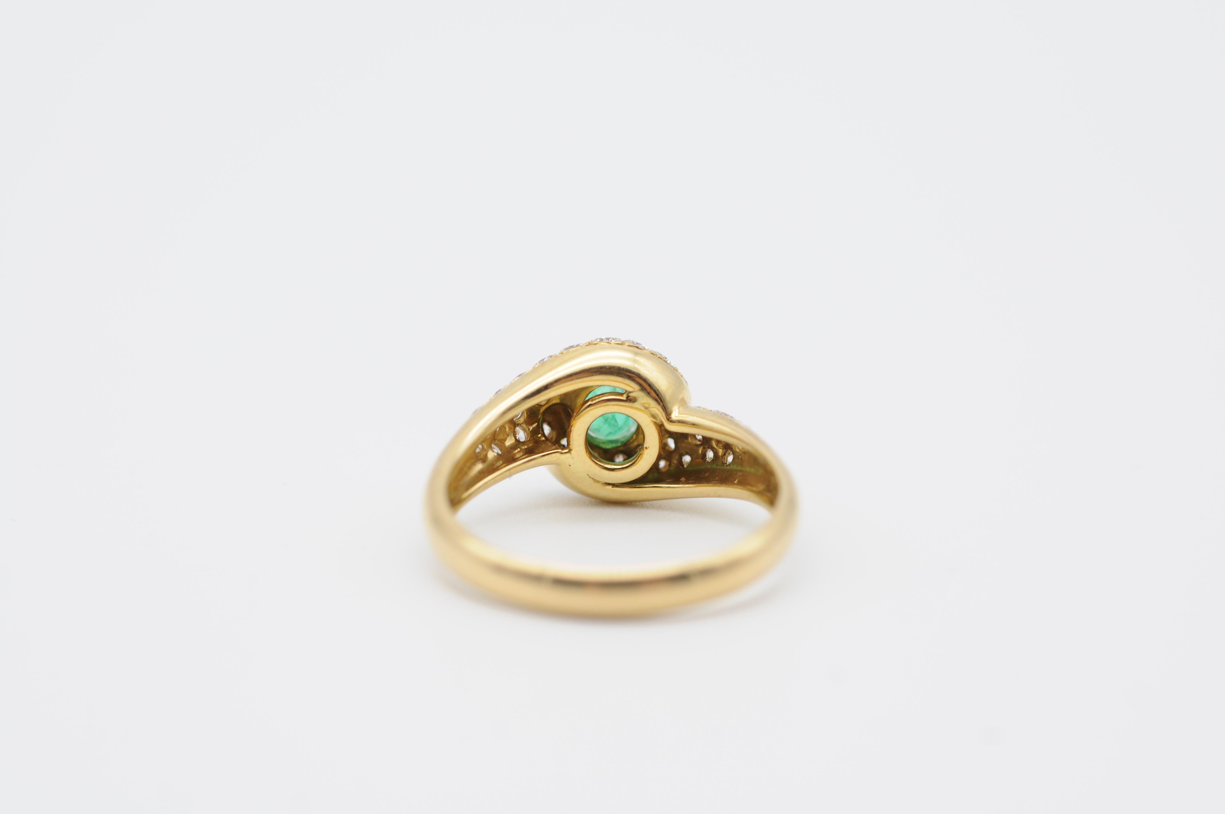 Majestic emerald diamond ring 18k yellow gold  For Sale 1