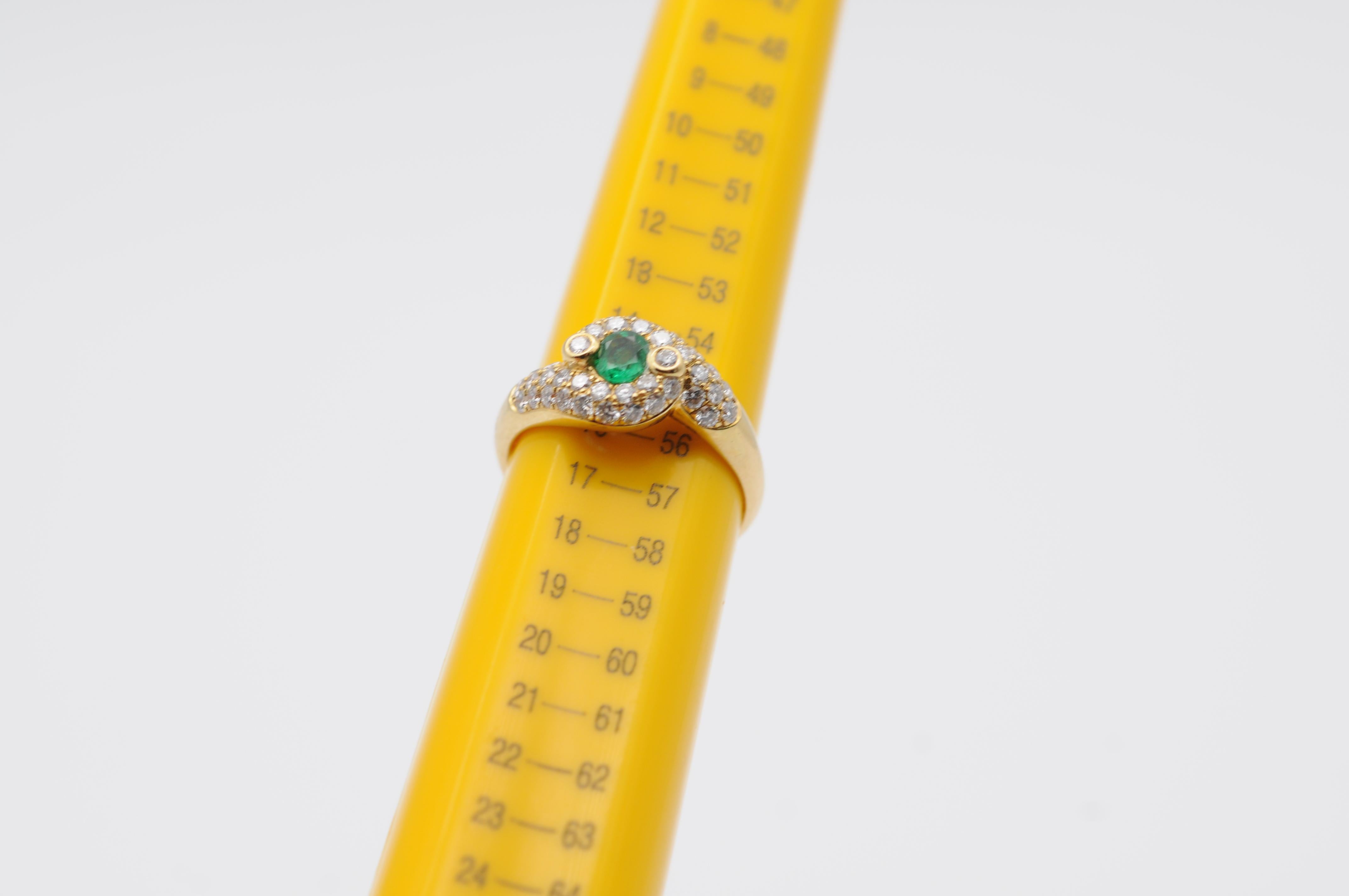 Majestic emerald diamond ring 18k yellow gold  For Sale 3