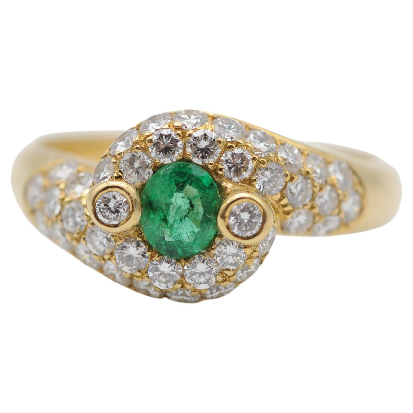 Majestätischer Smaragd-Diamantring aus 18 Karat Gelbgold 
