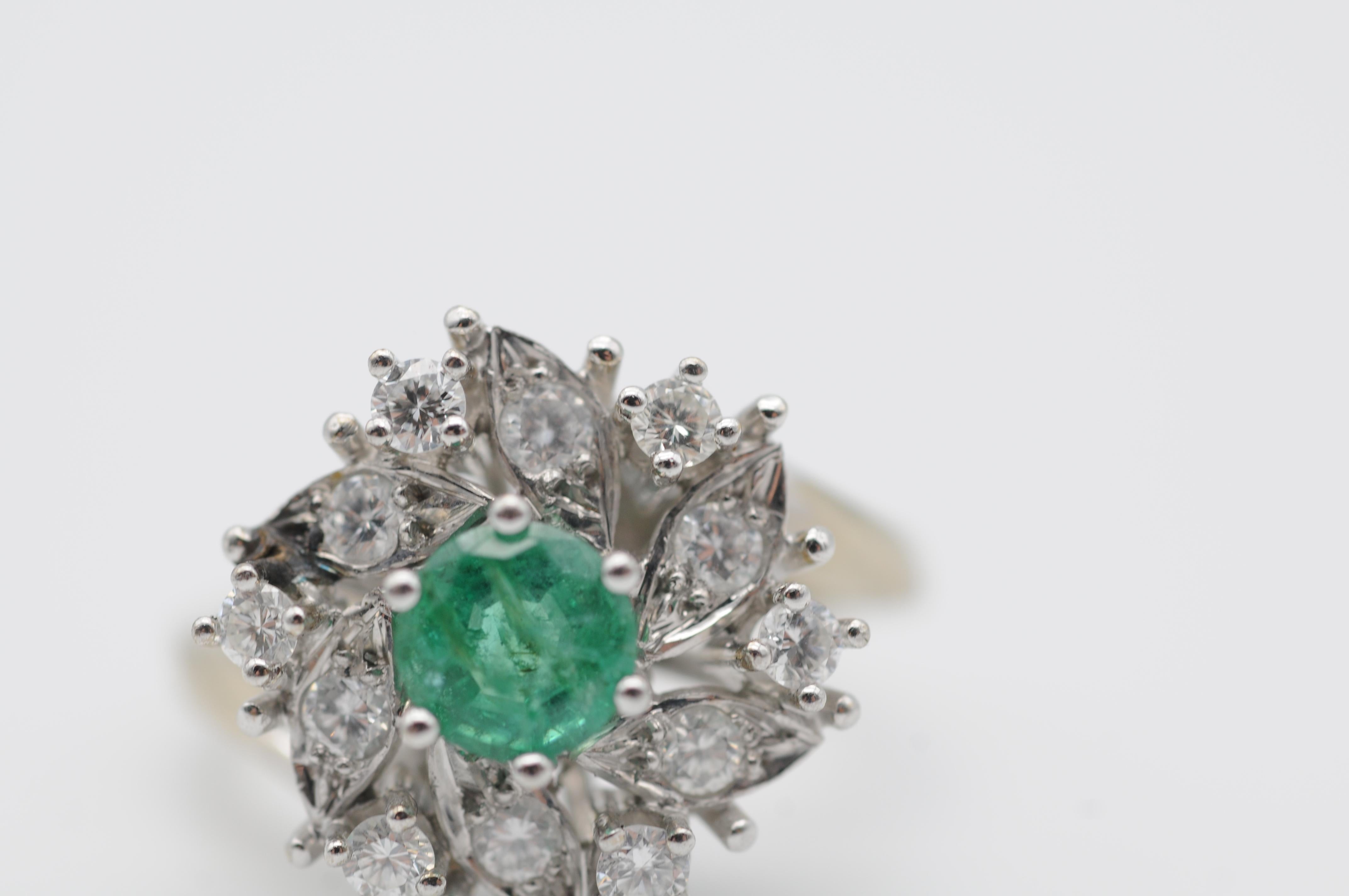 Majestic Flower white gold 14k Ring Diamond and emerald For Sale 4