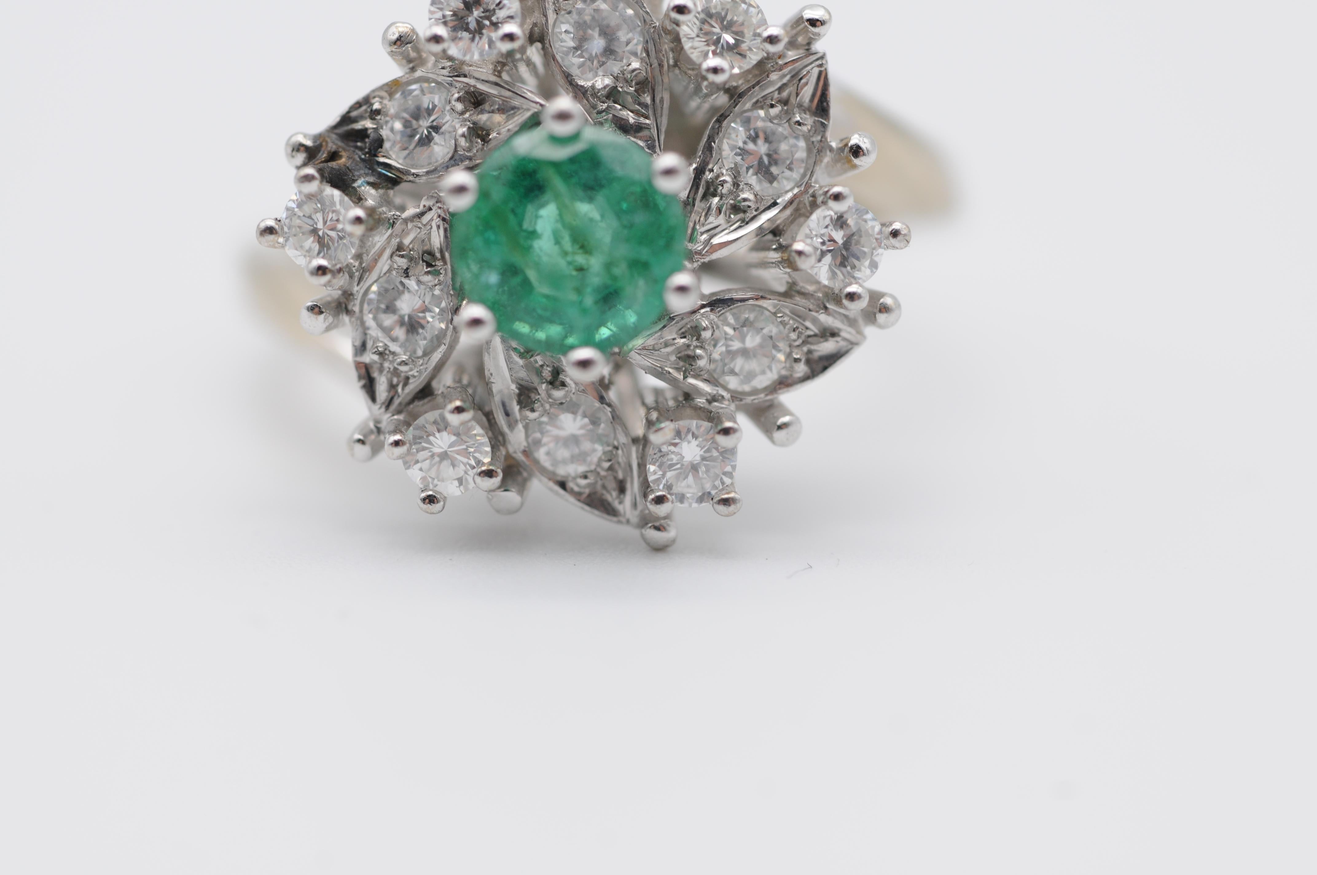 Majestic Flower white gold 14k Ring Diamond and emerald For Sale 5