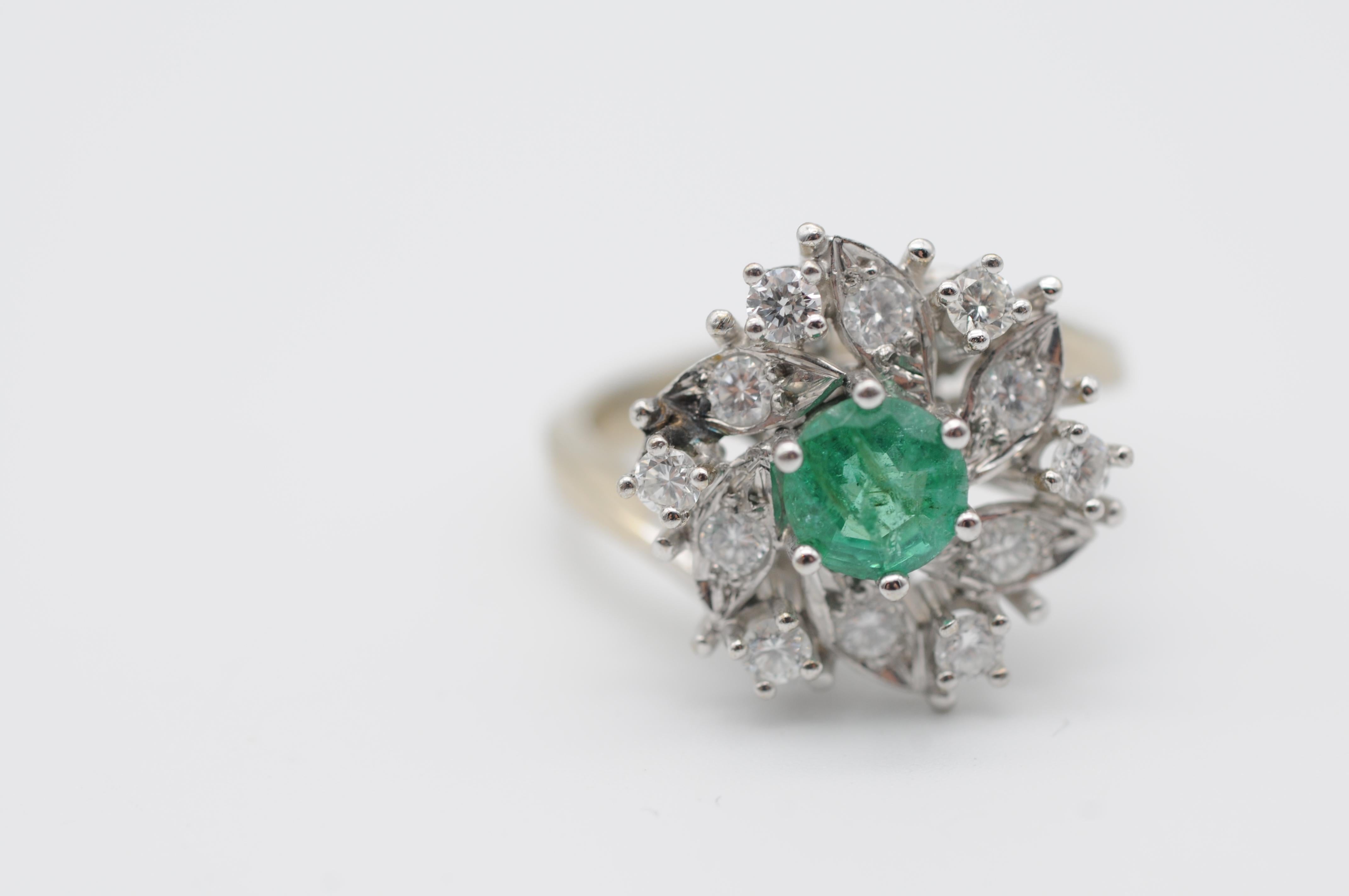 Majestic Flower white gold 14k Ring Diamond and emerald For Sale 6