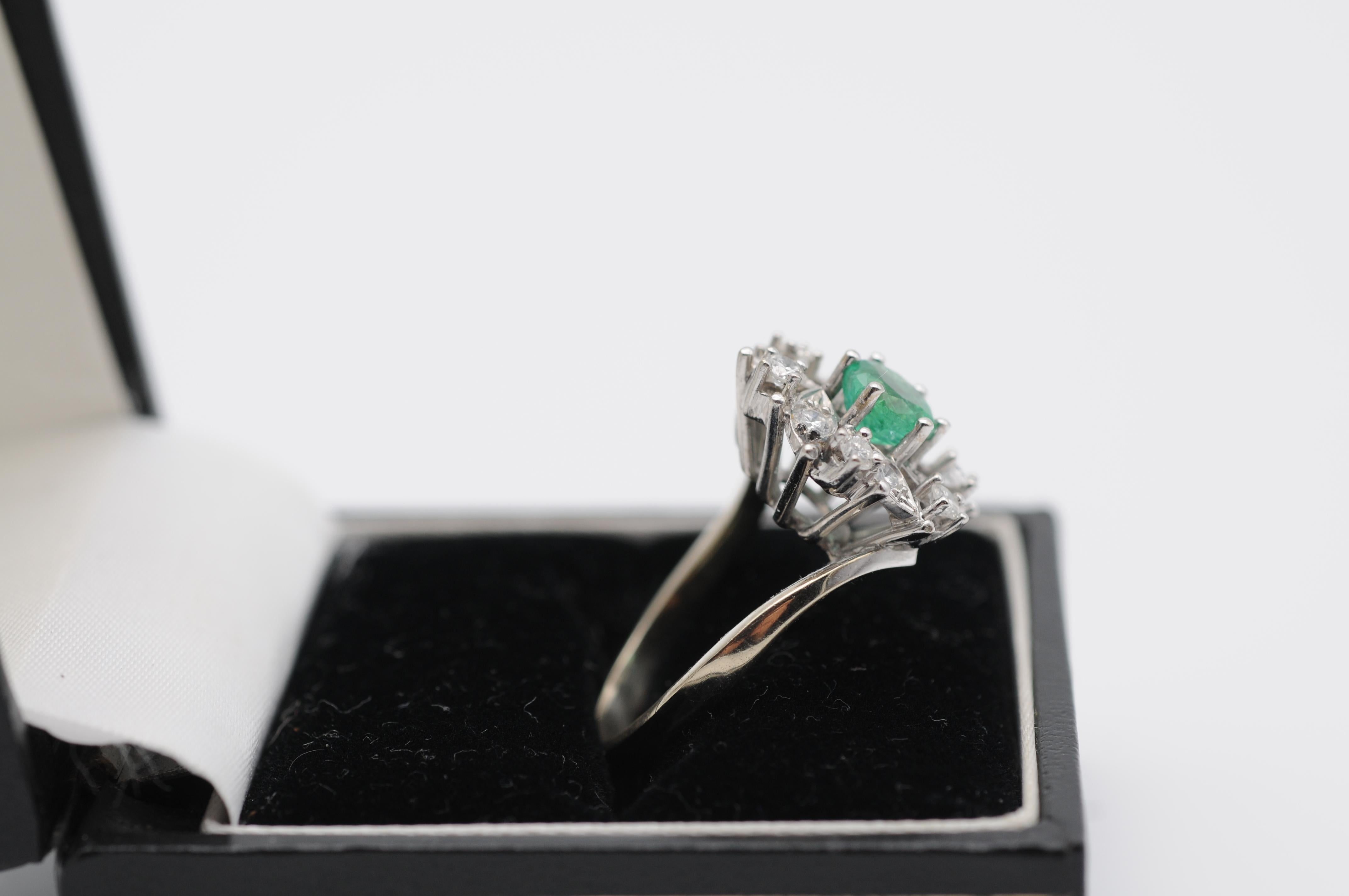 Majestic Flower white gold 14k Ring Diamond and emerald For Sale 1