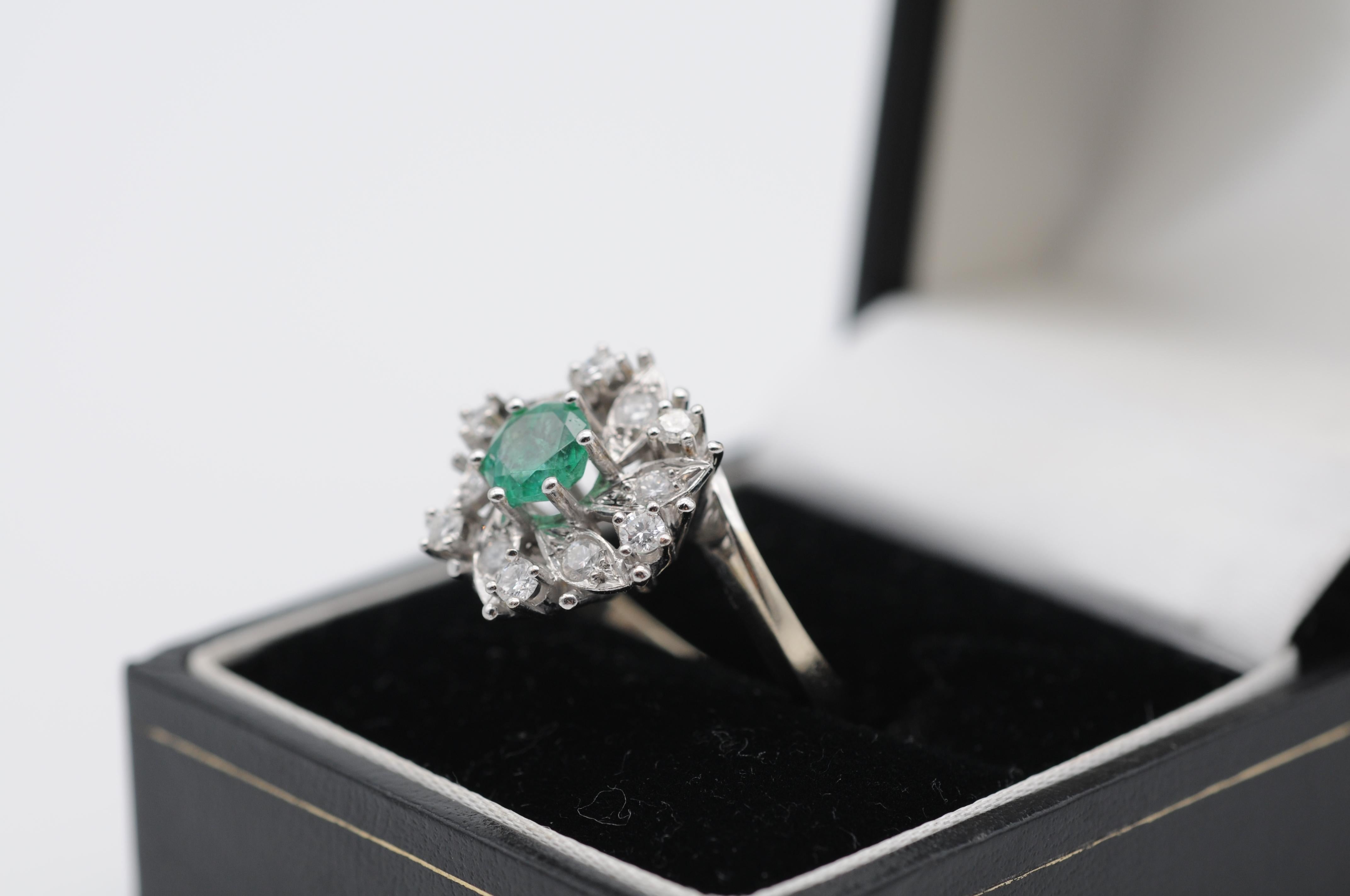 Majestic Flower white gold 14k Ring Diamond and emerald For Sale 2