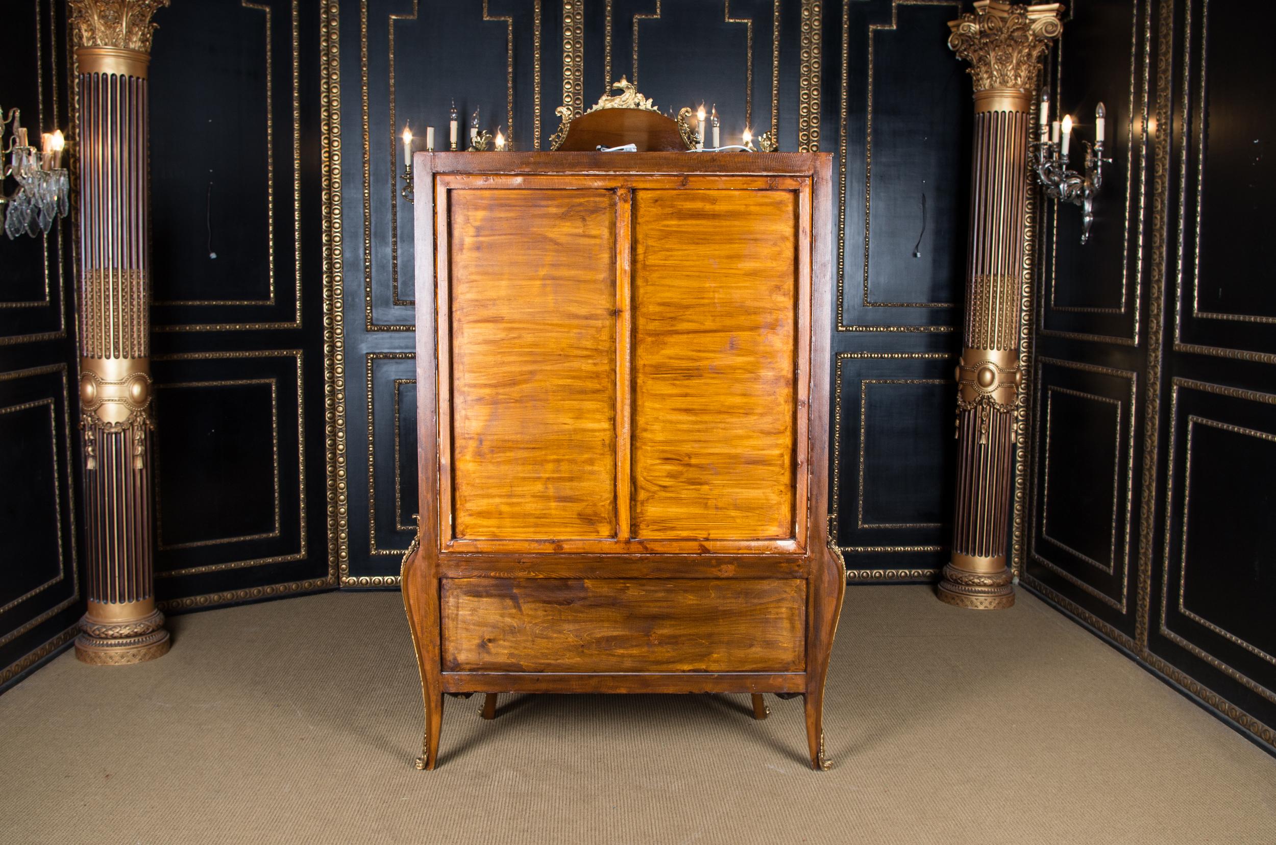 Majestic French Display Case in the Style of the 18th Century, Louis Quinze 11