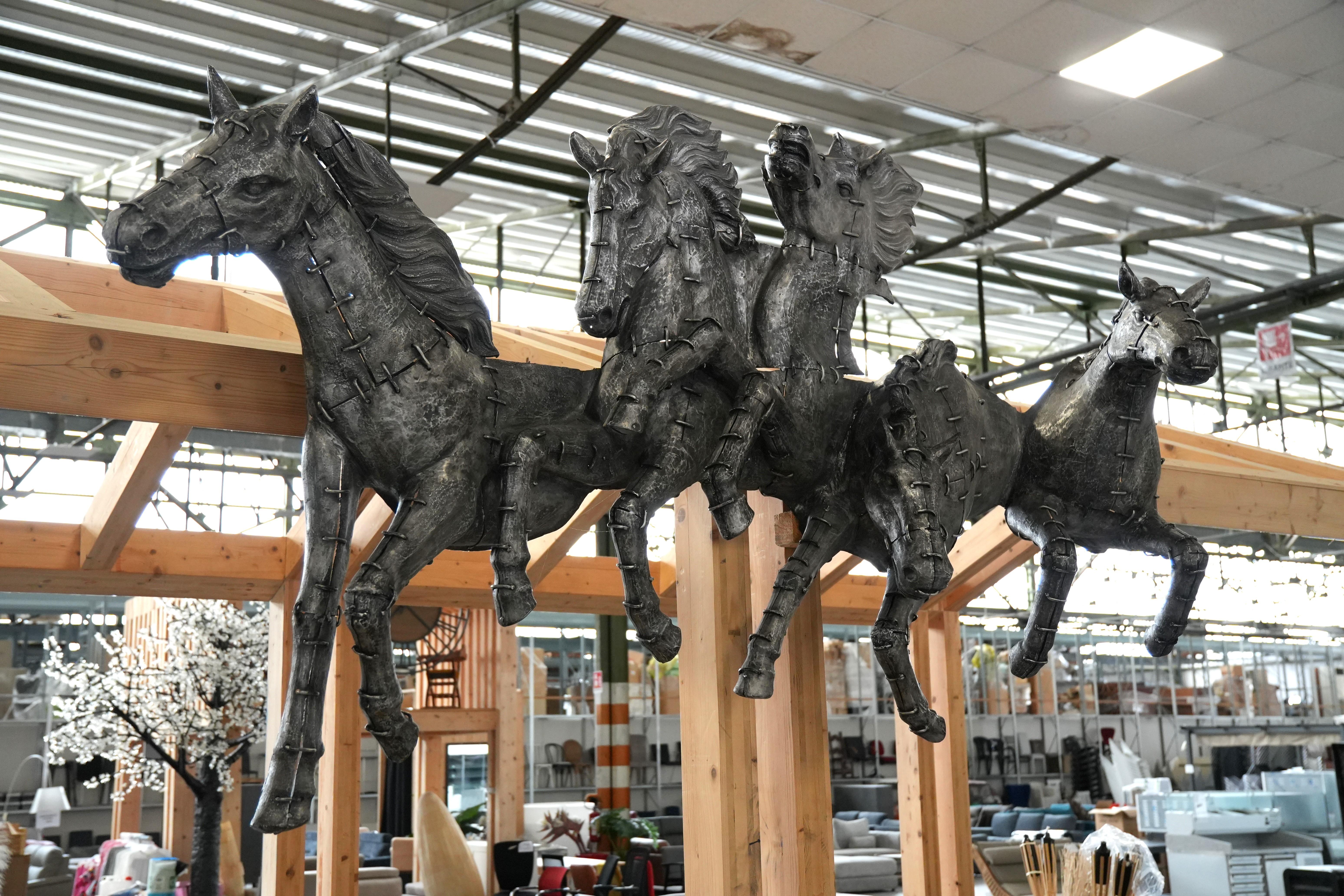 Majestic Galloping Horses Wall Sculpture - Burnished Cast Aluminum Statement Pie In Excellent Condition For Sale In Manzano, IT