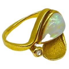 majestic German master goldsmith 18k gold ring with diamond
