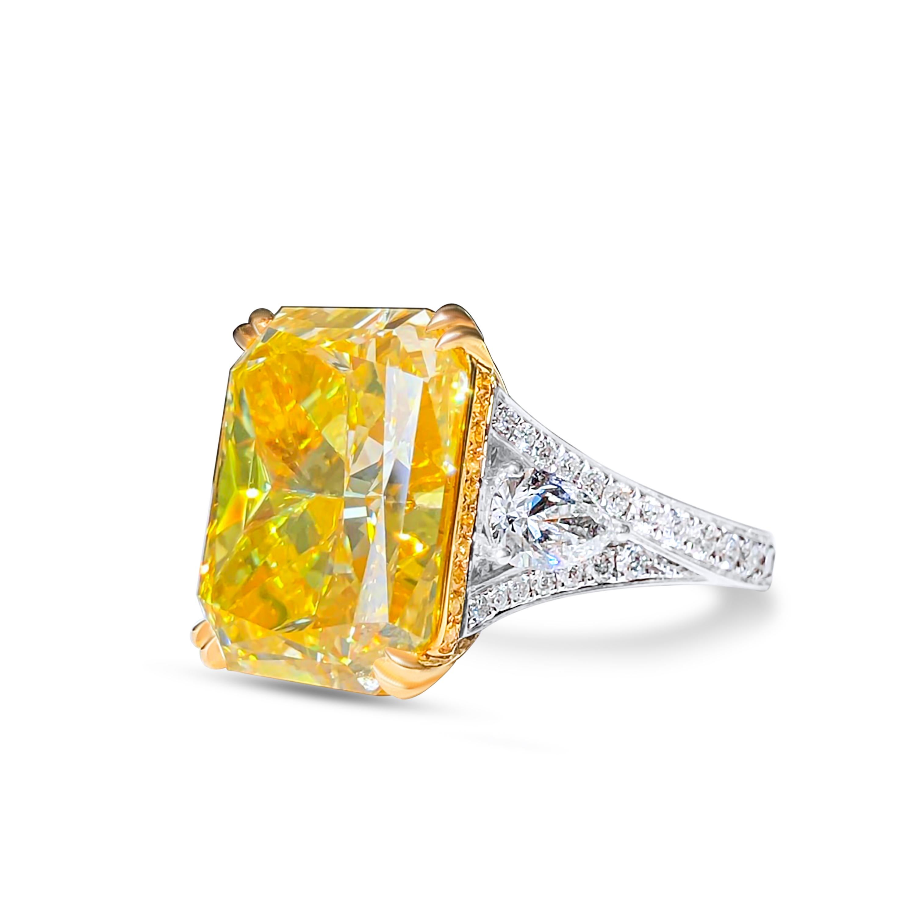 Art Deco Majestic GIA Certified 20.06 Carat Cushion Cut Yellow Diamond Cocktail Ring For Sale