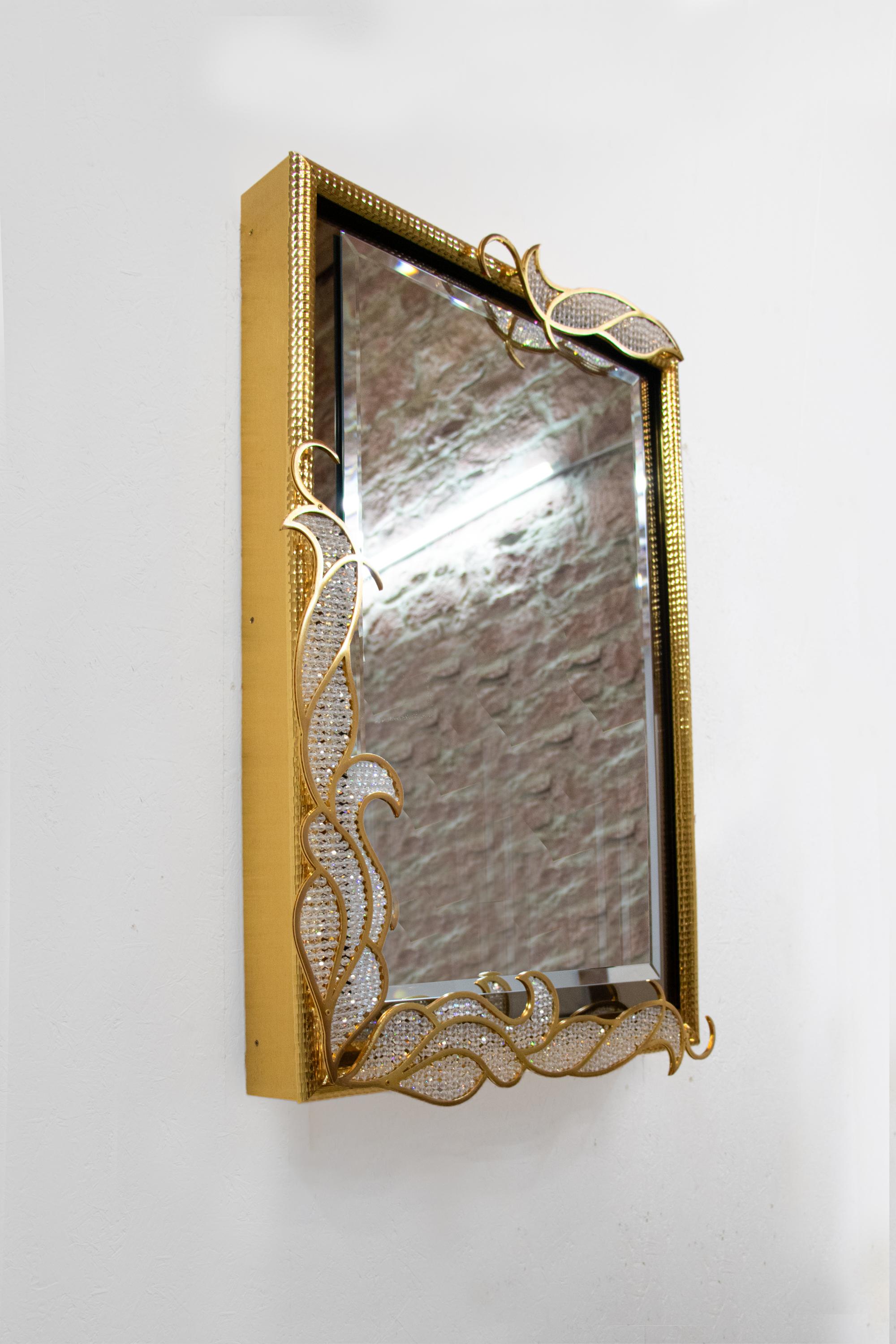 Hollywood Regency Majestueux miroir rétroéclairé de 38 pouces avec cristaux Swarovski par Kurt Faustig, Munich en vente