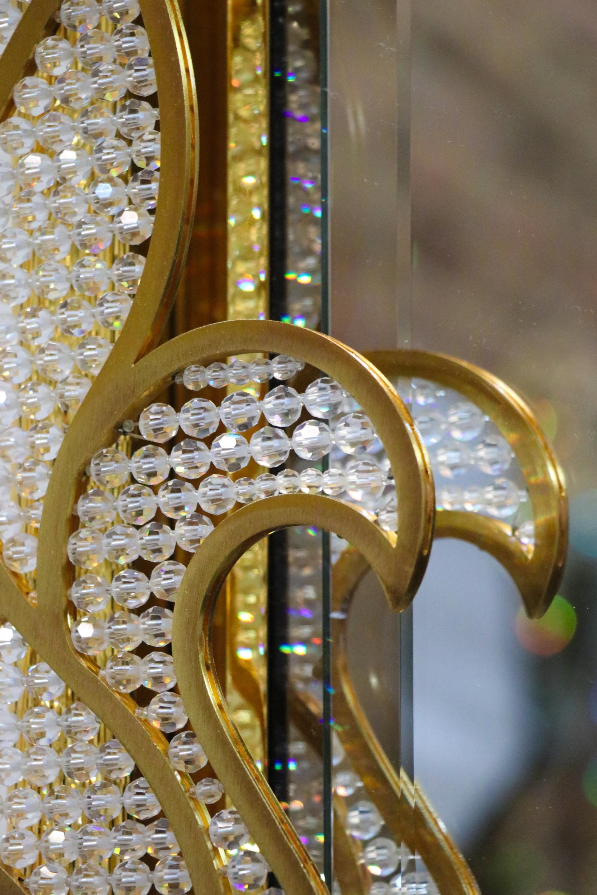 Fin du 20e siècle Majestueux miroir rétroéclairé de 38 pouces avec cristaux Swarovski par Kurt Faustig, Munich en vente