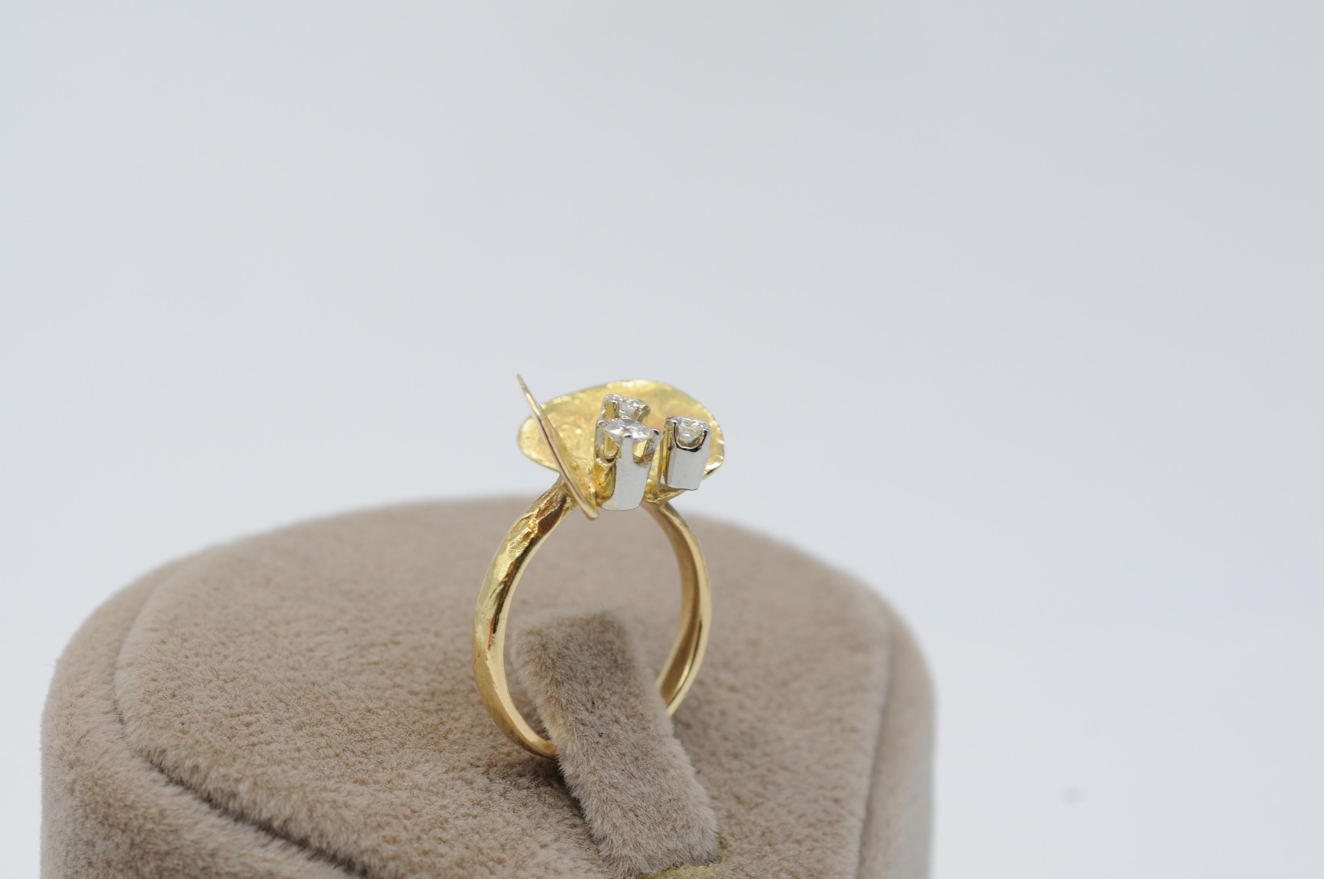 Majestic gold ring with diamonds by master goldsmith Wurzbacher In Good Condition For Sale In Berlin, BE