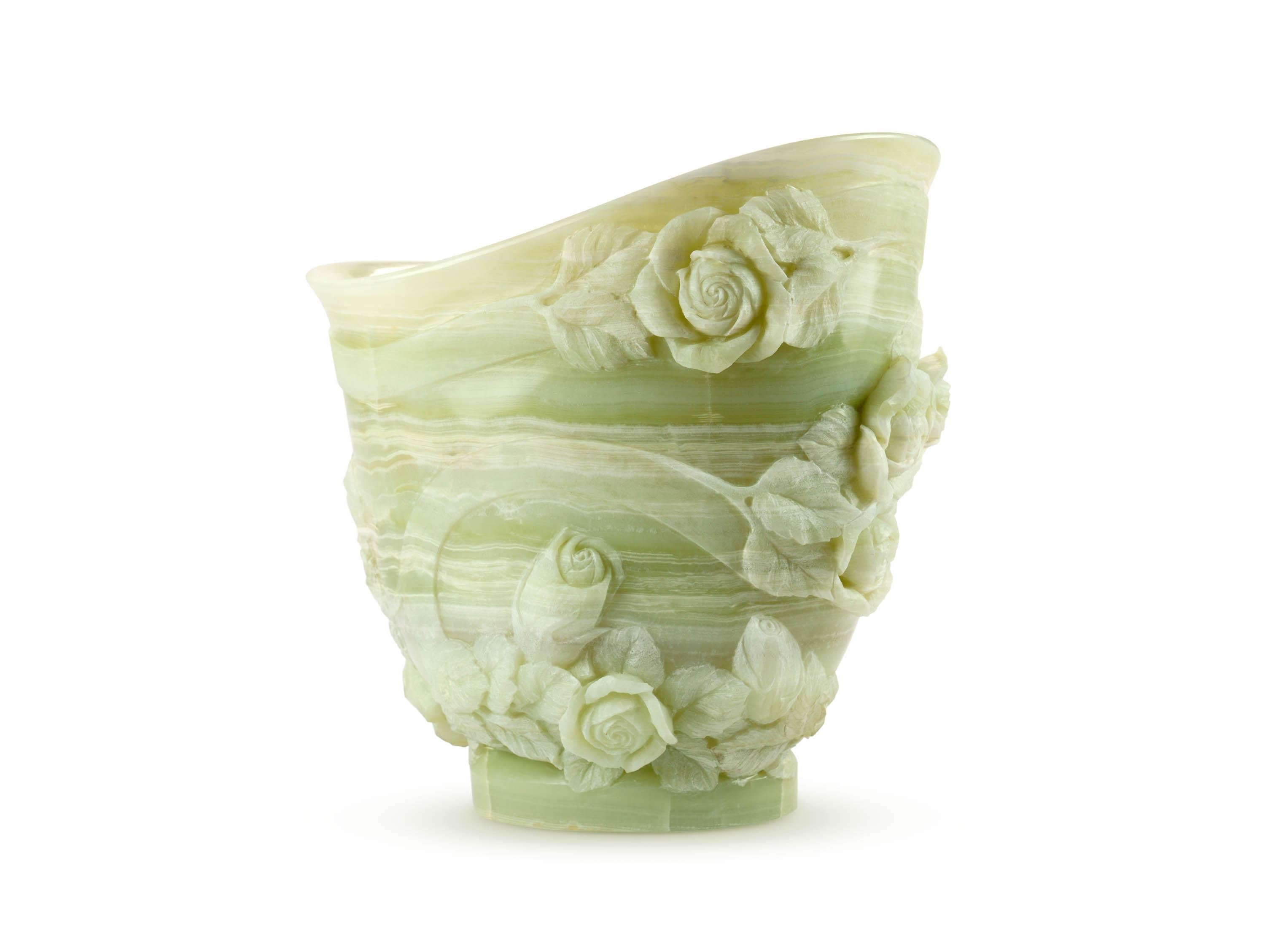 Majestic Green Onyx Sculpture Vase Subjects Roses Leaves Hand Carved in Italy In New Condition For Sale In Ancona, Marche