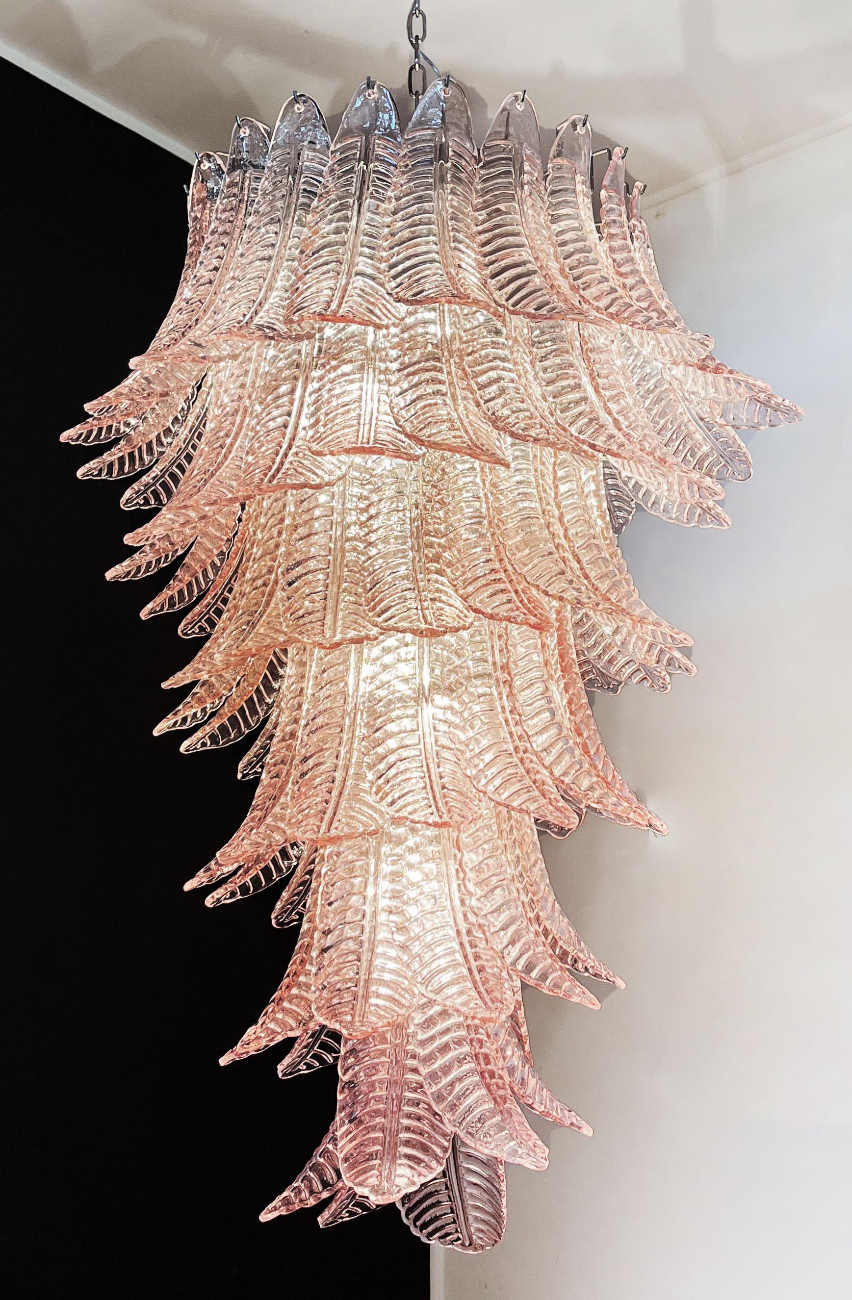 Majestic Italian Murano Felci Glass spiral chandelier - 83 pink glasses For Sale 3