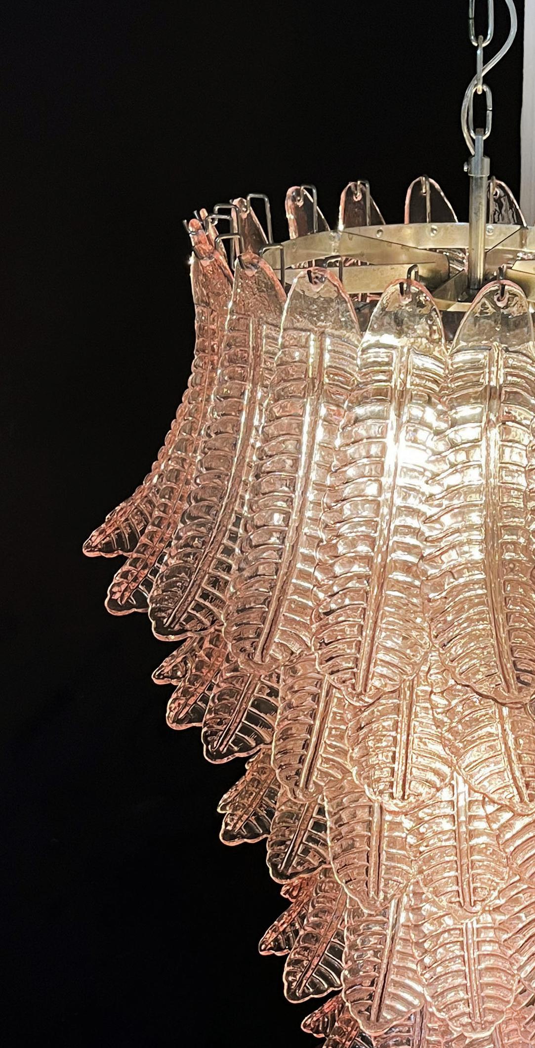 20th Century Majestic Italian Murano Felci Glass spiral chandelier - 83 pink glasses For Sale