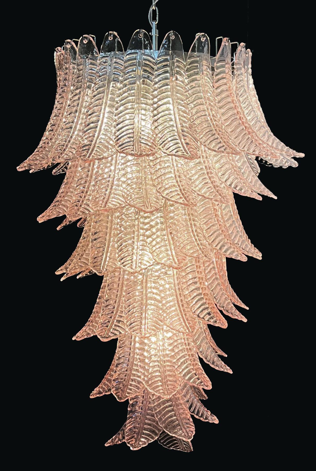 Majestic Italian Murano Felci Glass spiral chandelier - 83 pink glasses For Sale 1