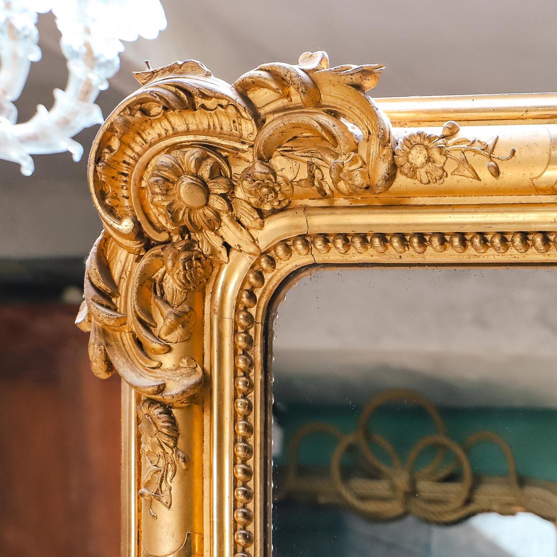 Majestueux grand miroir Louis Philippe français ancien du 19ème siècle doré à l'or, années 1850 en vente 2