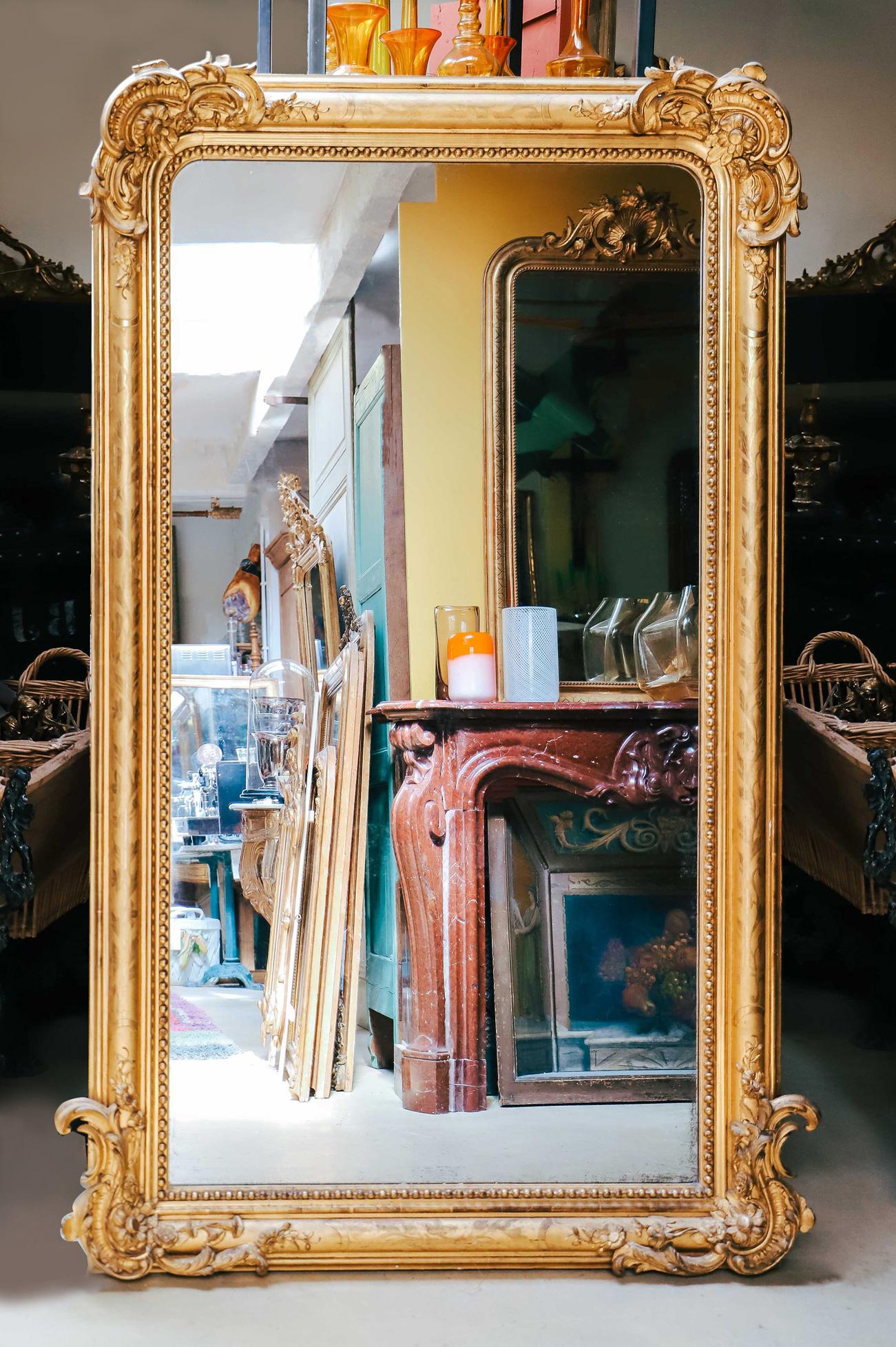 Majestueux grand miroir Louis Philippe français ancien du 19ème siècle doré à l'or, années 1850 en vente 3