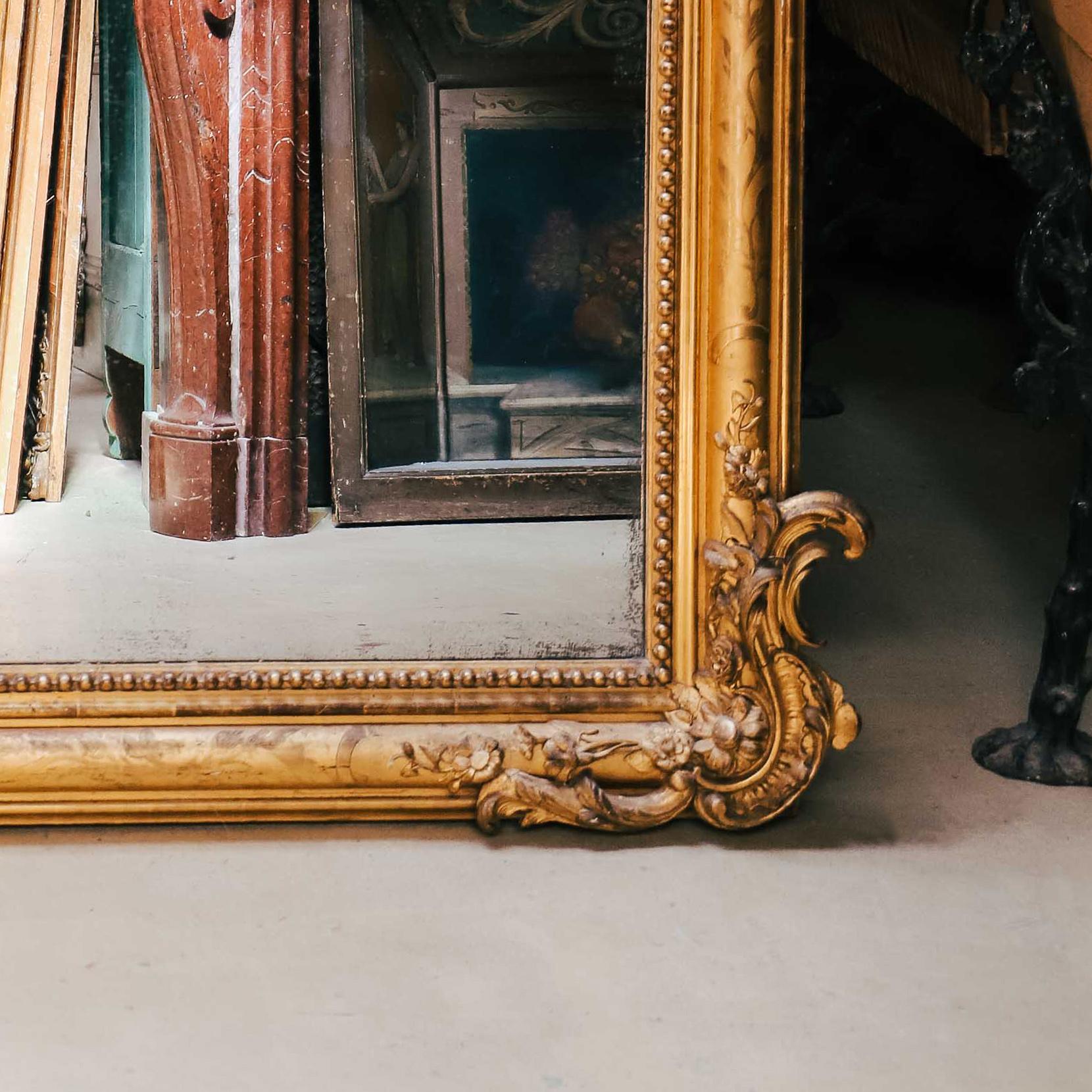 XIXe siècle Majestueux grand miroir Louis Philippe français ancien du 19ème siècle doré à l'or, années 1850 en vente