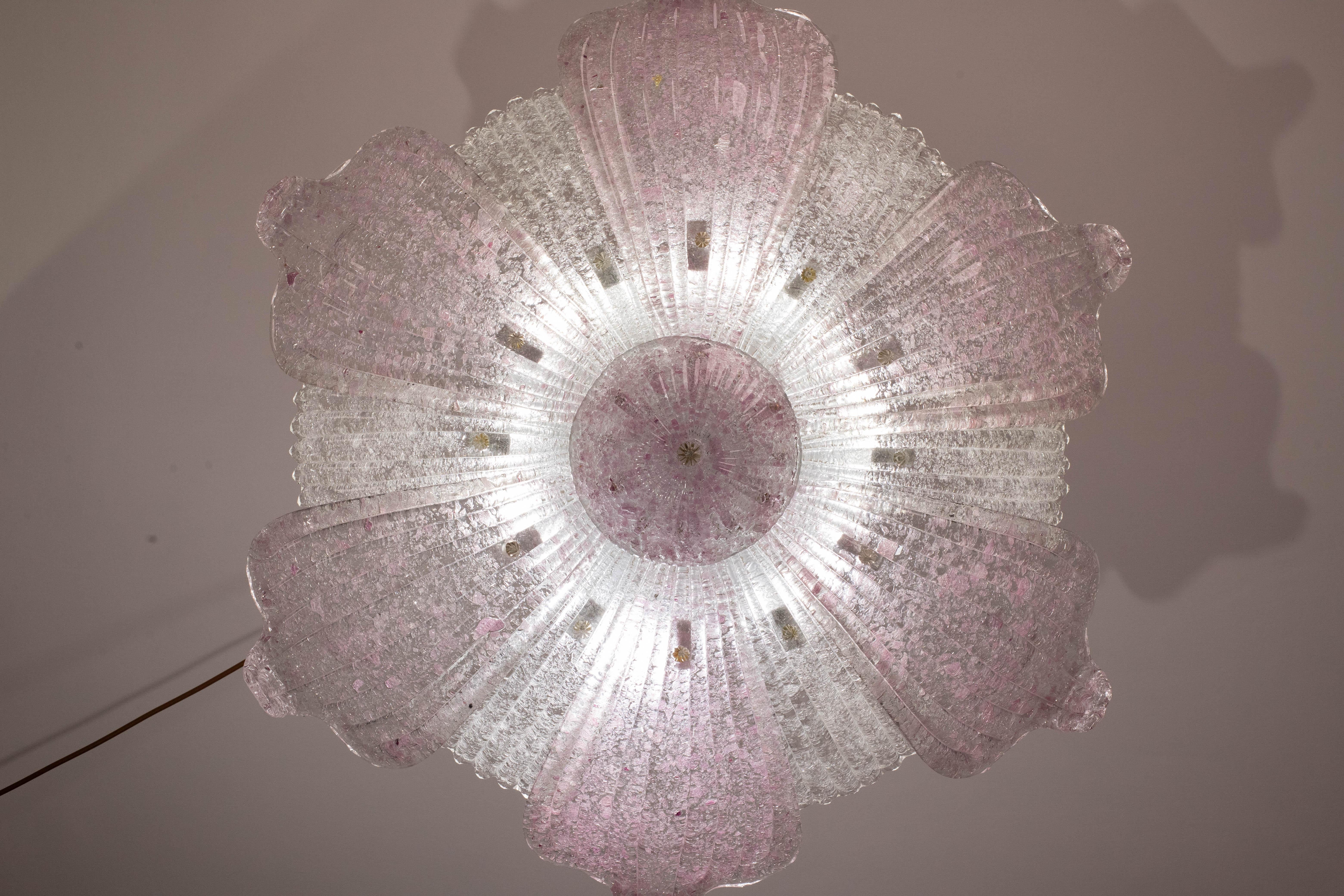 Vetro di Murano Majestic Lampada da soffitto in vetro di Murano di grandi dimensioni Affascinante lampada da soffitto in vetro di Murano rosa in vendita