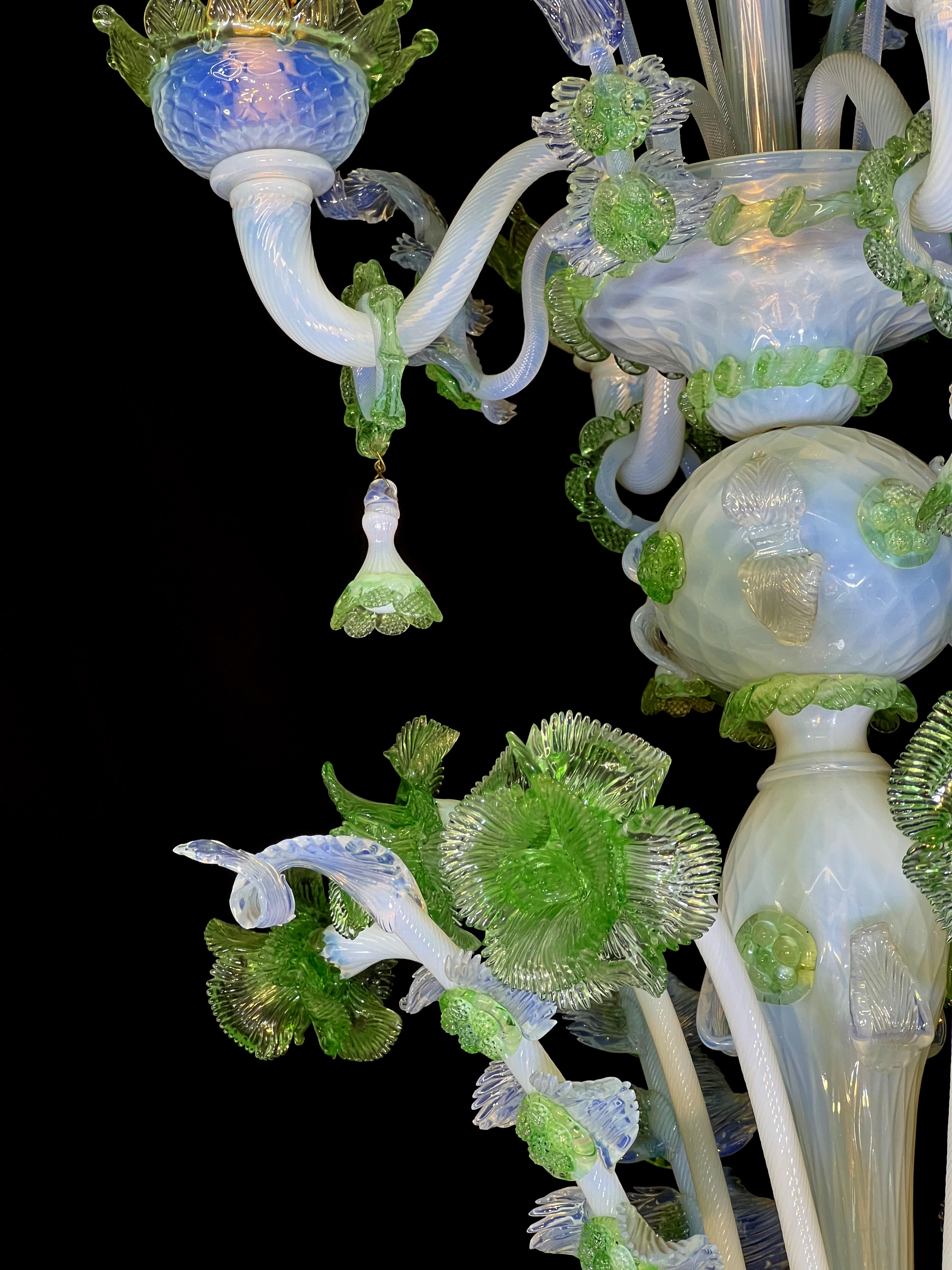 Majestueux lustre vénitien bleu clair et vert, Murano, années 1950 en vente 4