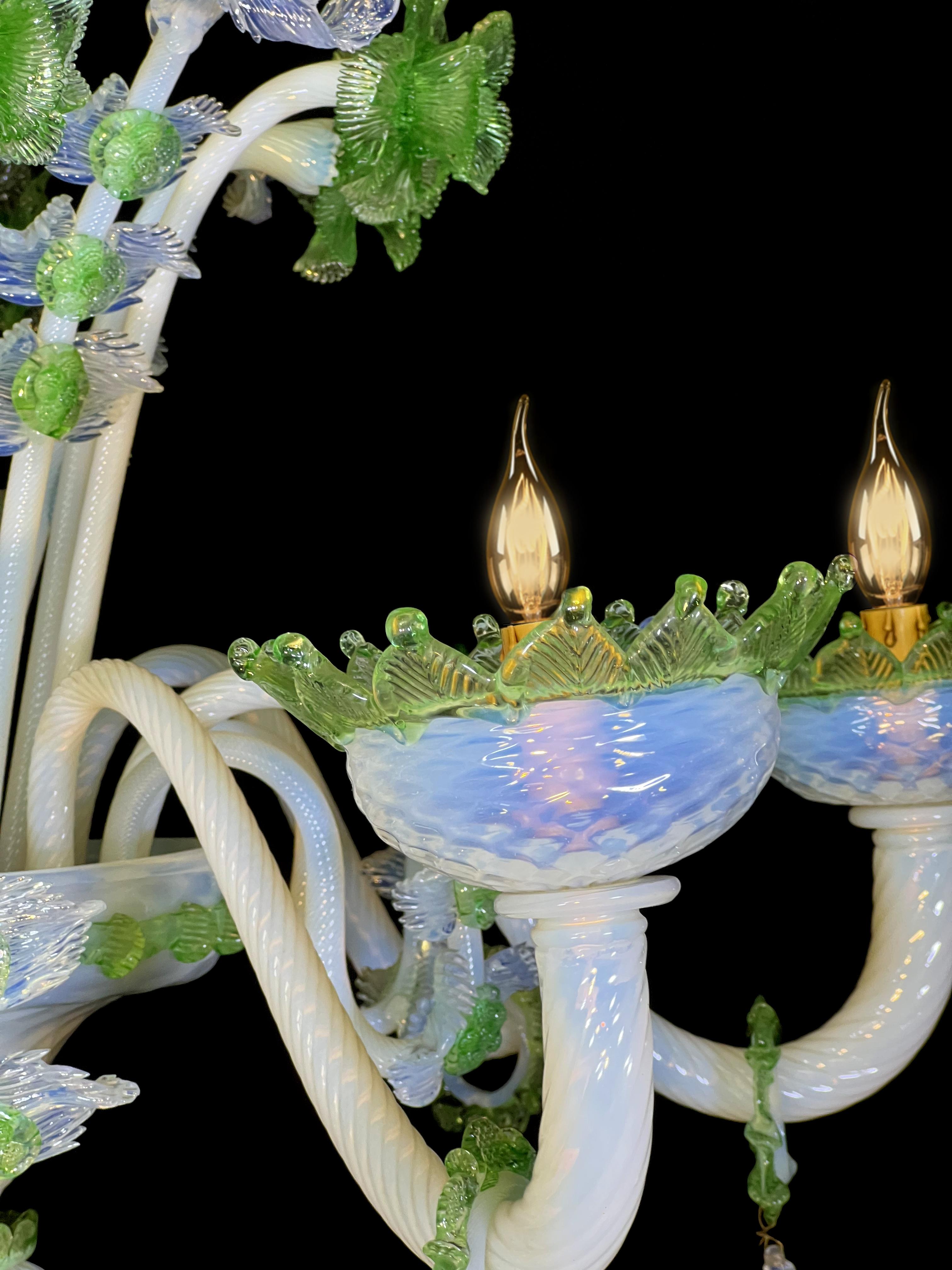 Majestueux lustre vénitien bleu clair et vert, Murano, années 1950 en vente 6