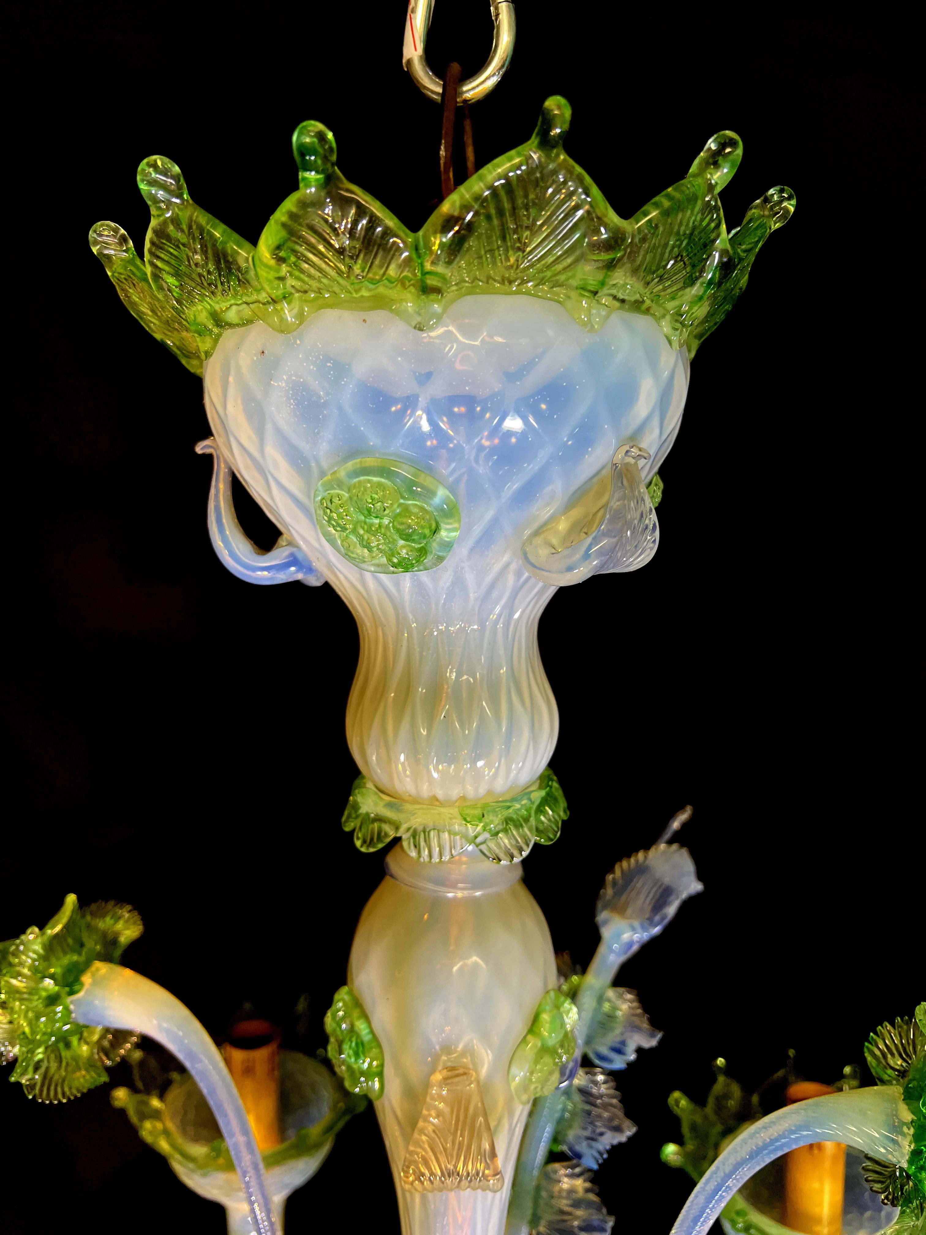 Majestueux lustre vénitien bleu clair et vert, Murano, années 1950 en vente 3