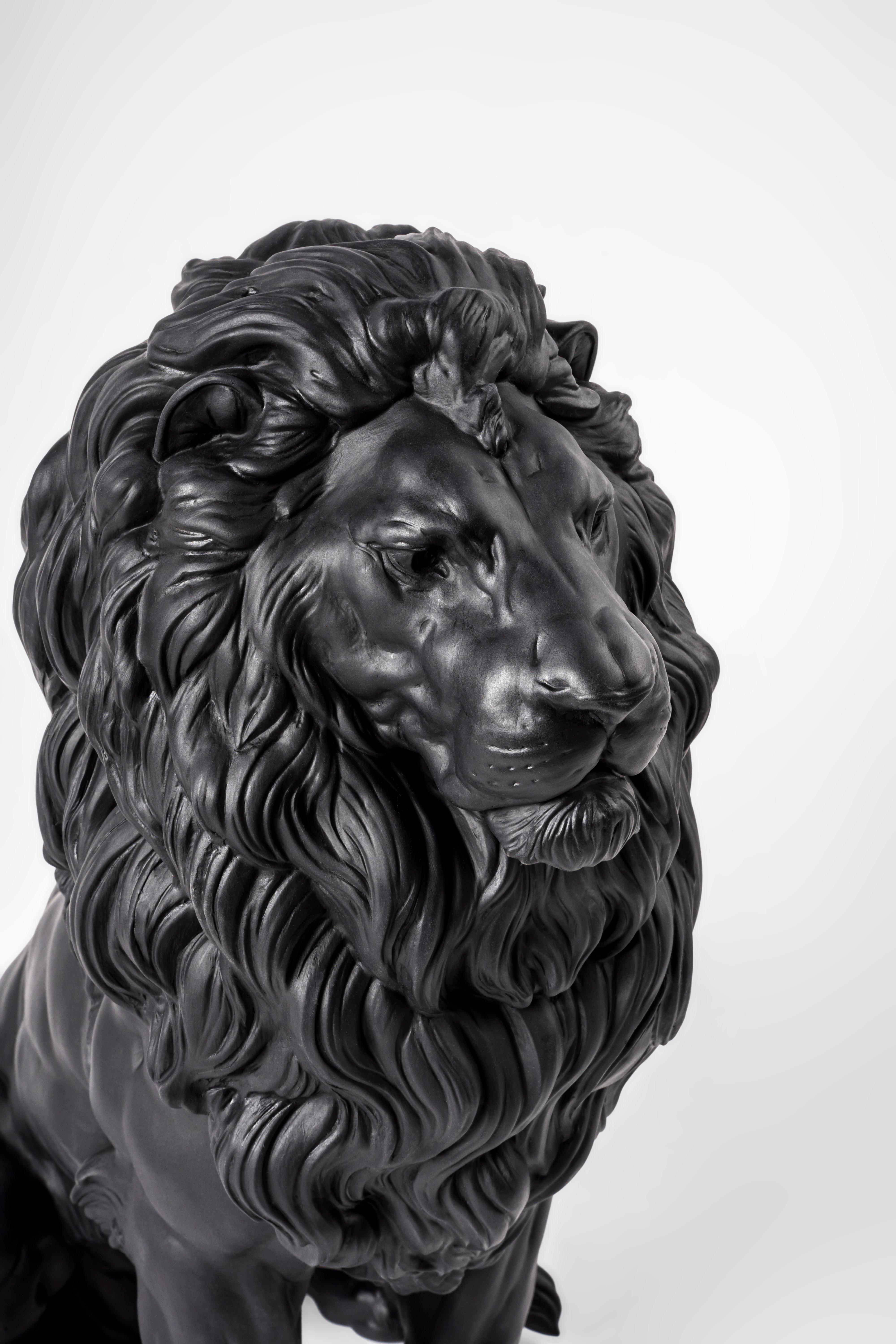 Fatto a mano Scultura di leone Majestic in vendita