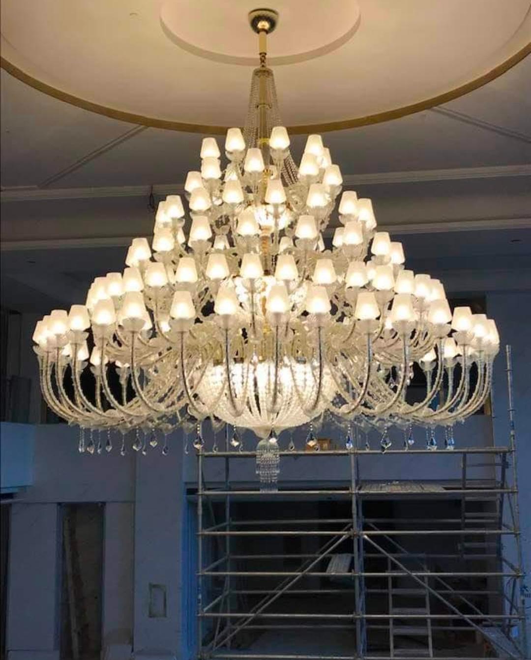 Italian Murano Glass Chandelier Luminous Work of Art with 120 lights Available For Sale