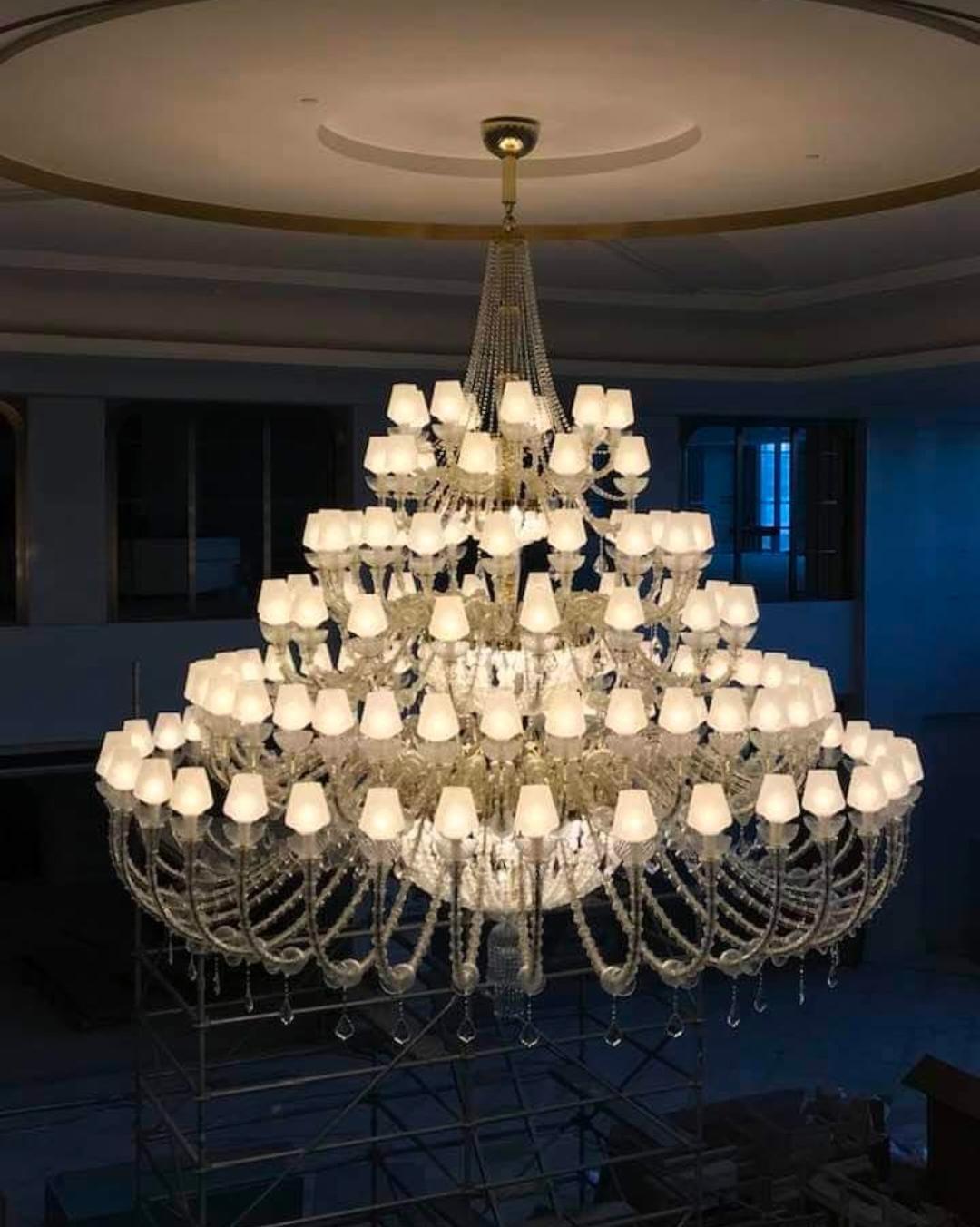 Hand-Crafted Murano Glass Chandelier Luminous Work of Art with 120 lights Available For Sale