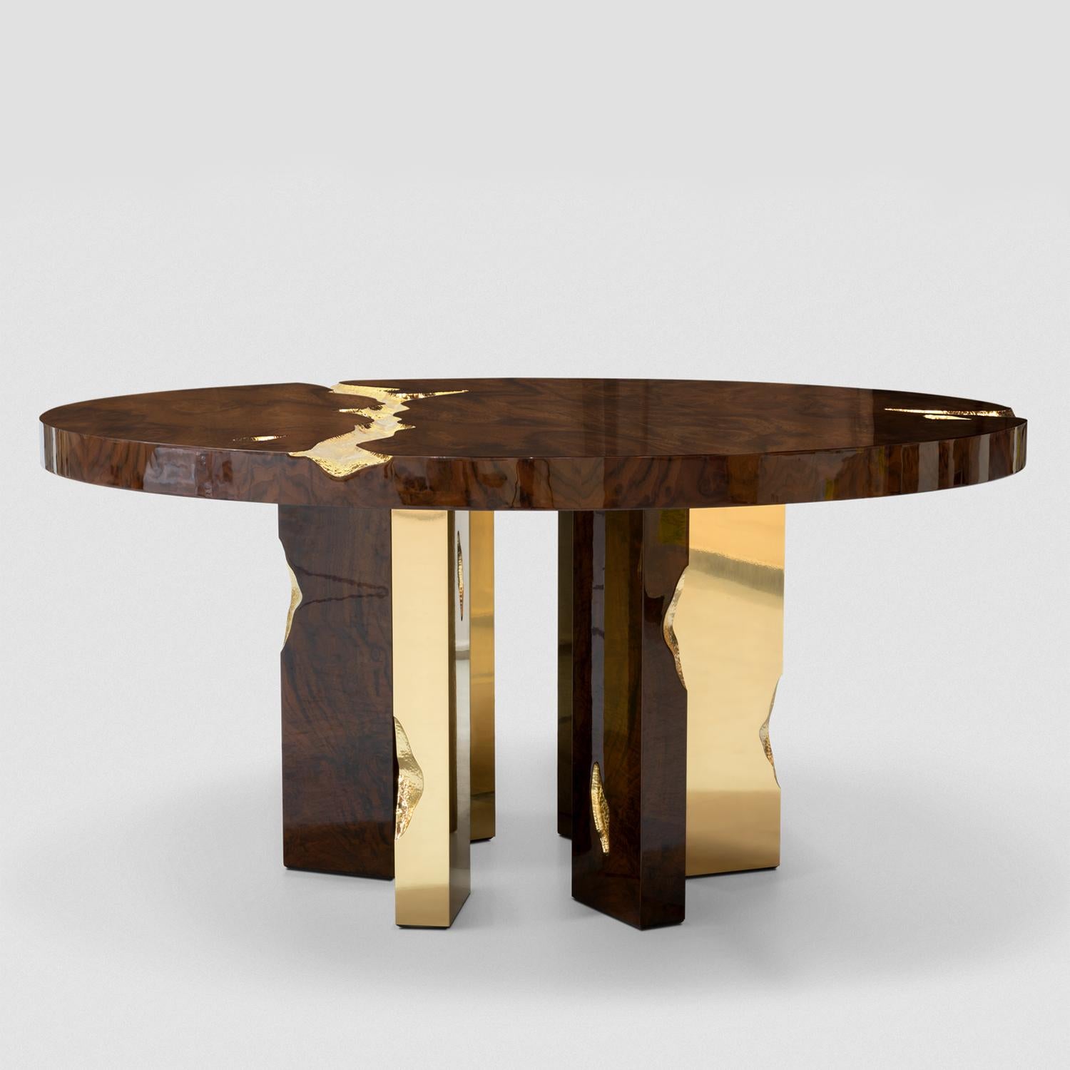 Dining table Majestic mahogany with structure in wood covered with
mahogany veneer and with feet in polished solid brass and details in
solid hammered polished brass.