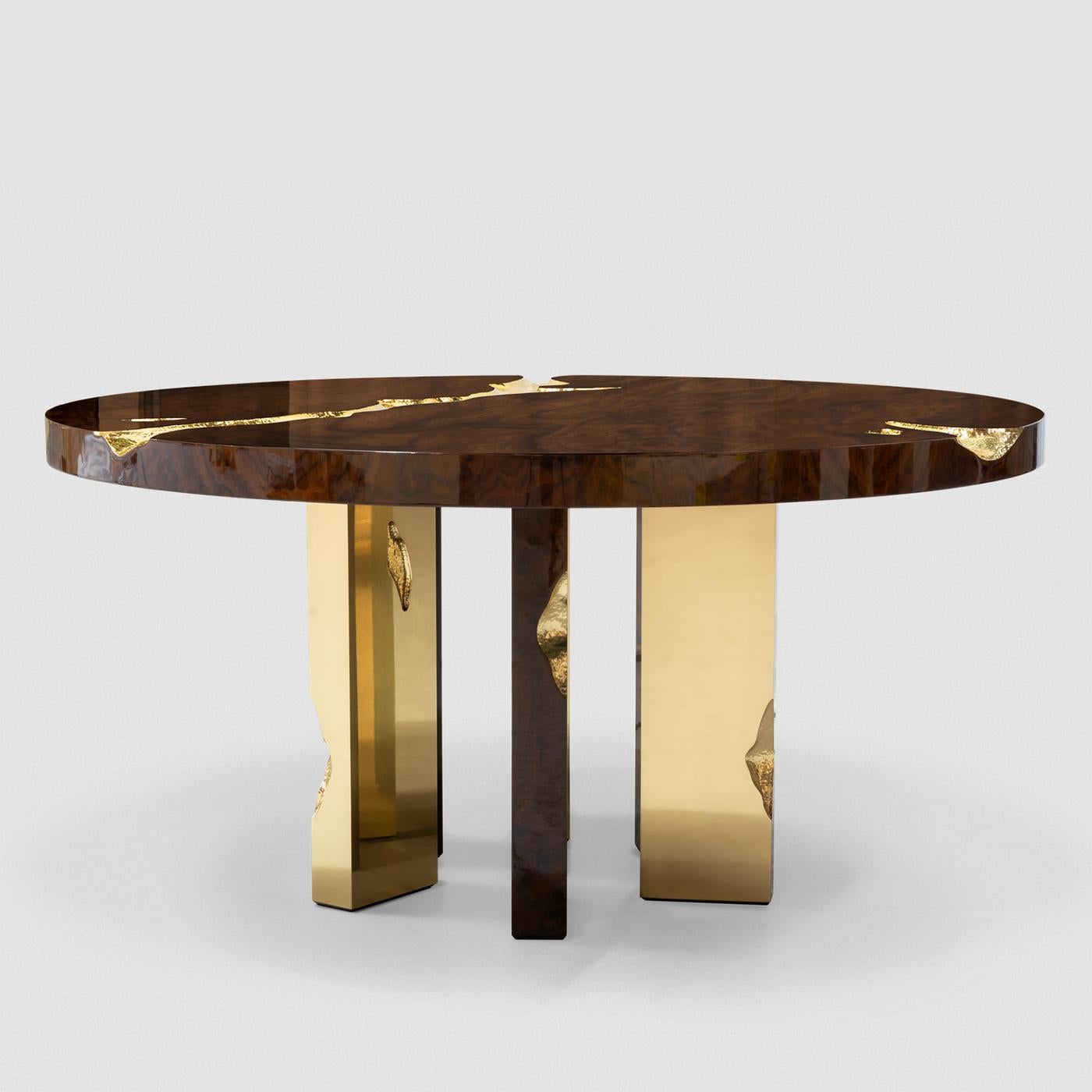 the majestic mahogany table