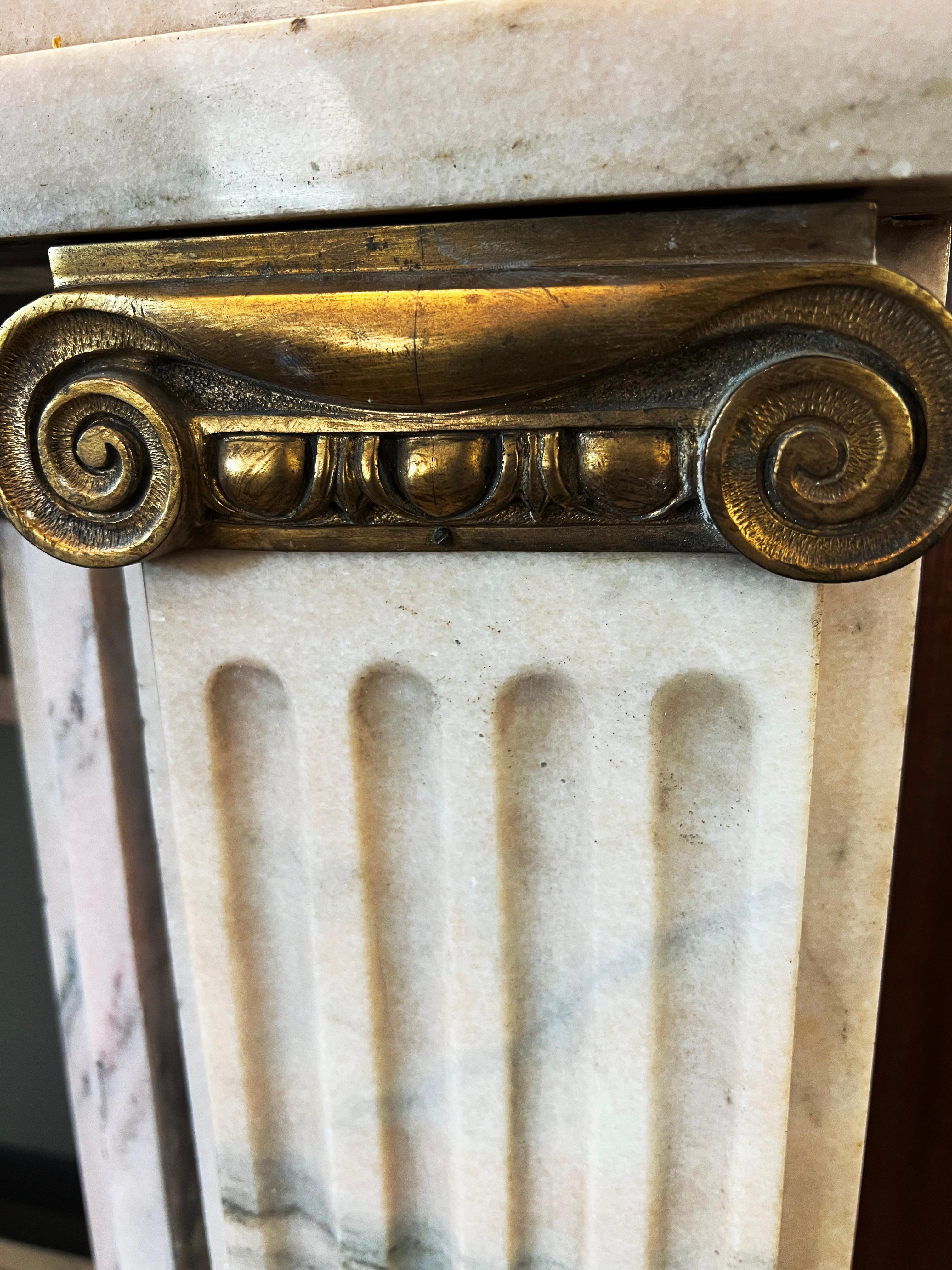Majestuosa chimenea de mármol. Budapest 1920 en venta 2