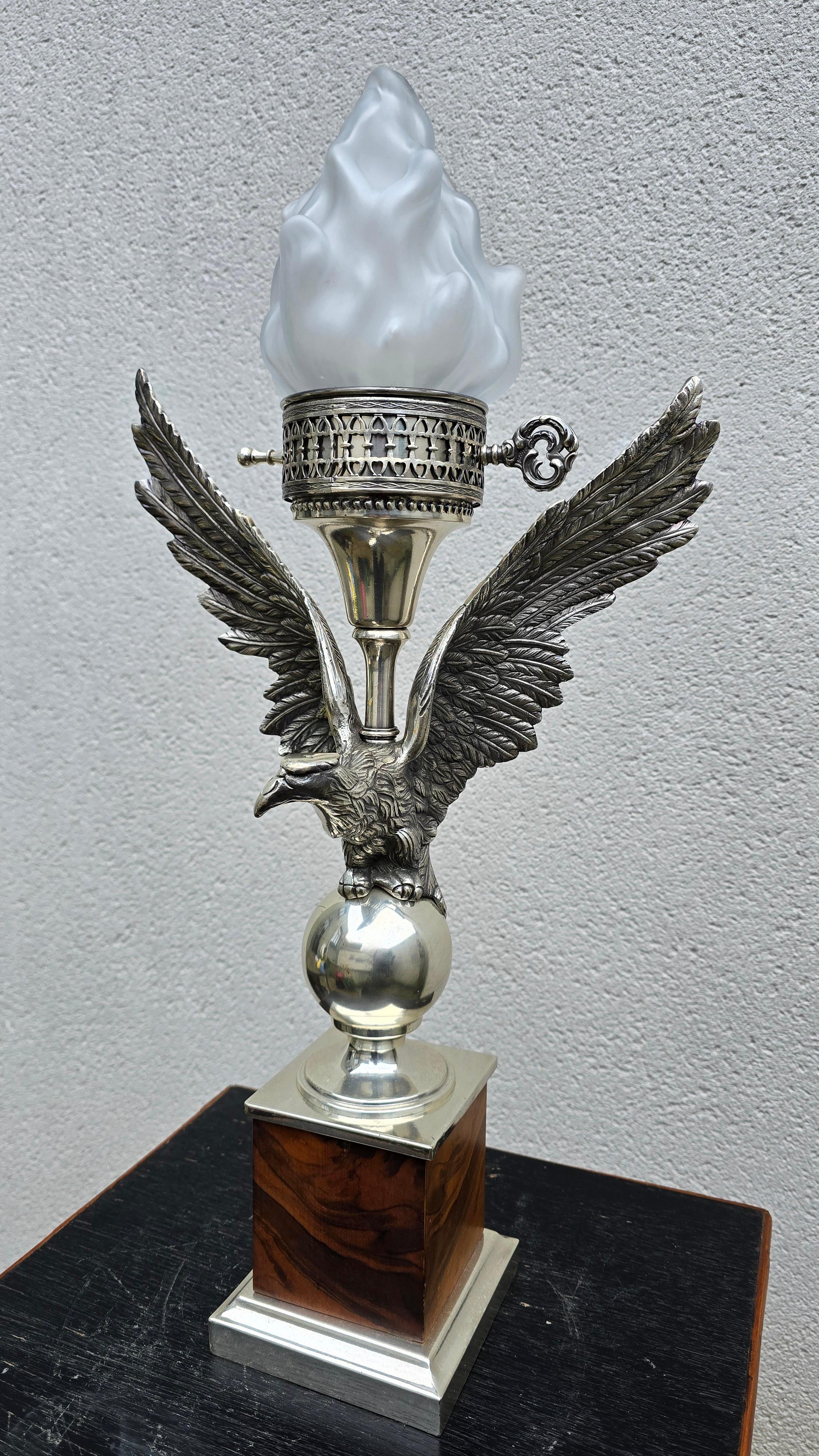 Bronze Majestic Lampe de table aigle, moderne du milieu du siècle, italienne en vente