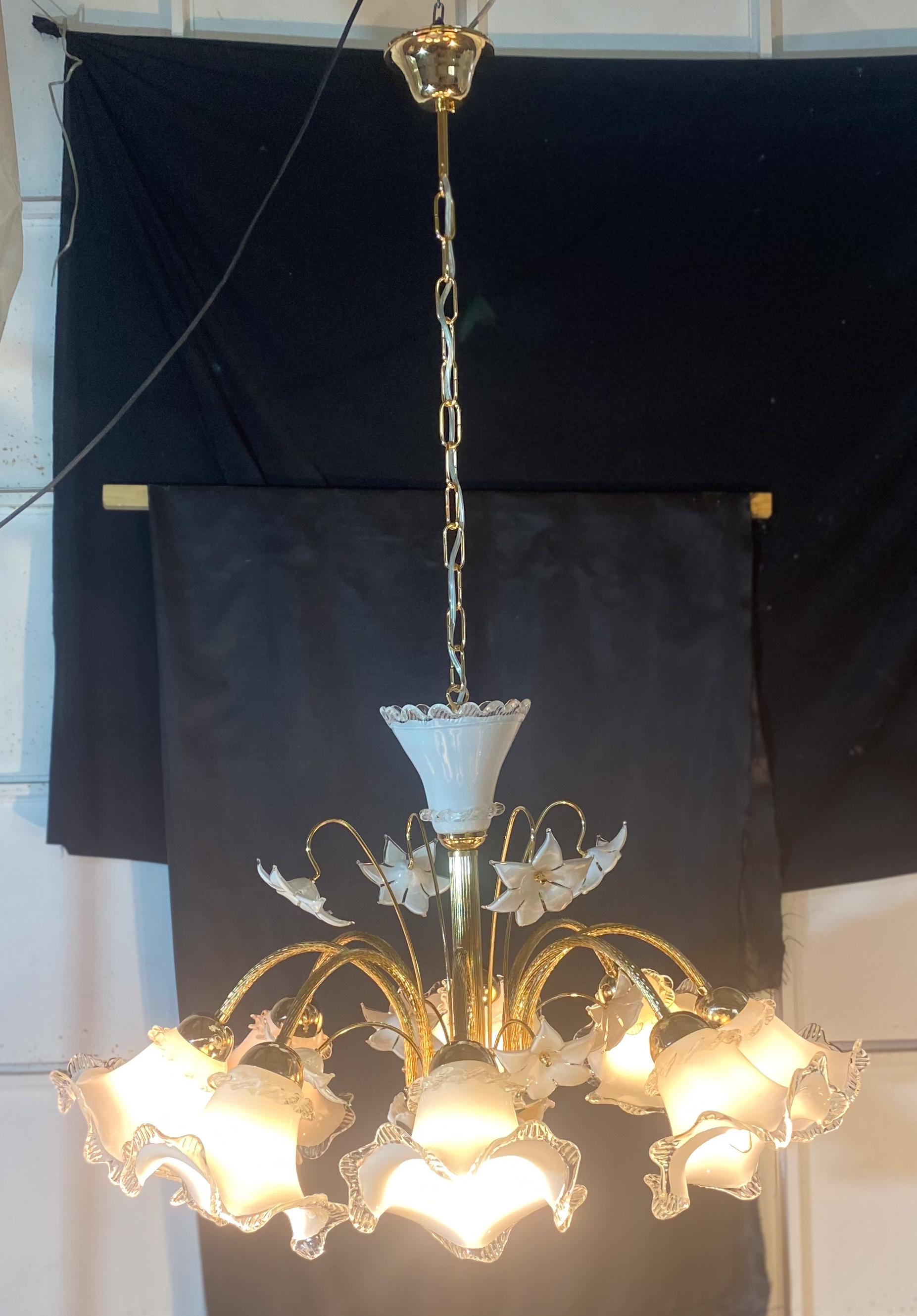 Majestic Murano Chandelier, 8 Arms, New Bath Gold, 1980s In Good Condition For Sale In Roma, IT