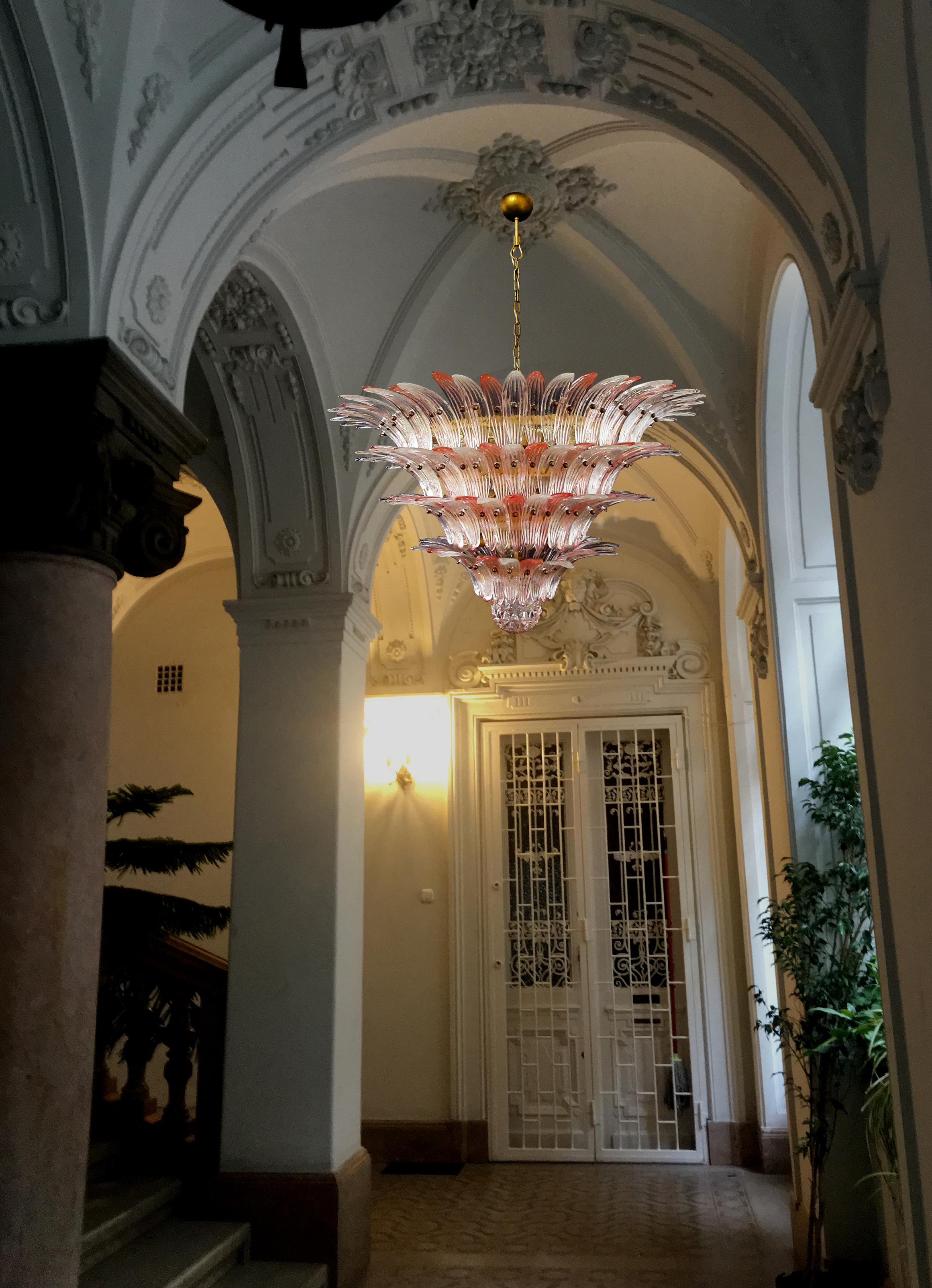 Majestic Murano Chandelier Pink and Ice Glasses In Excellent Condition In Budapest, HU