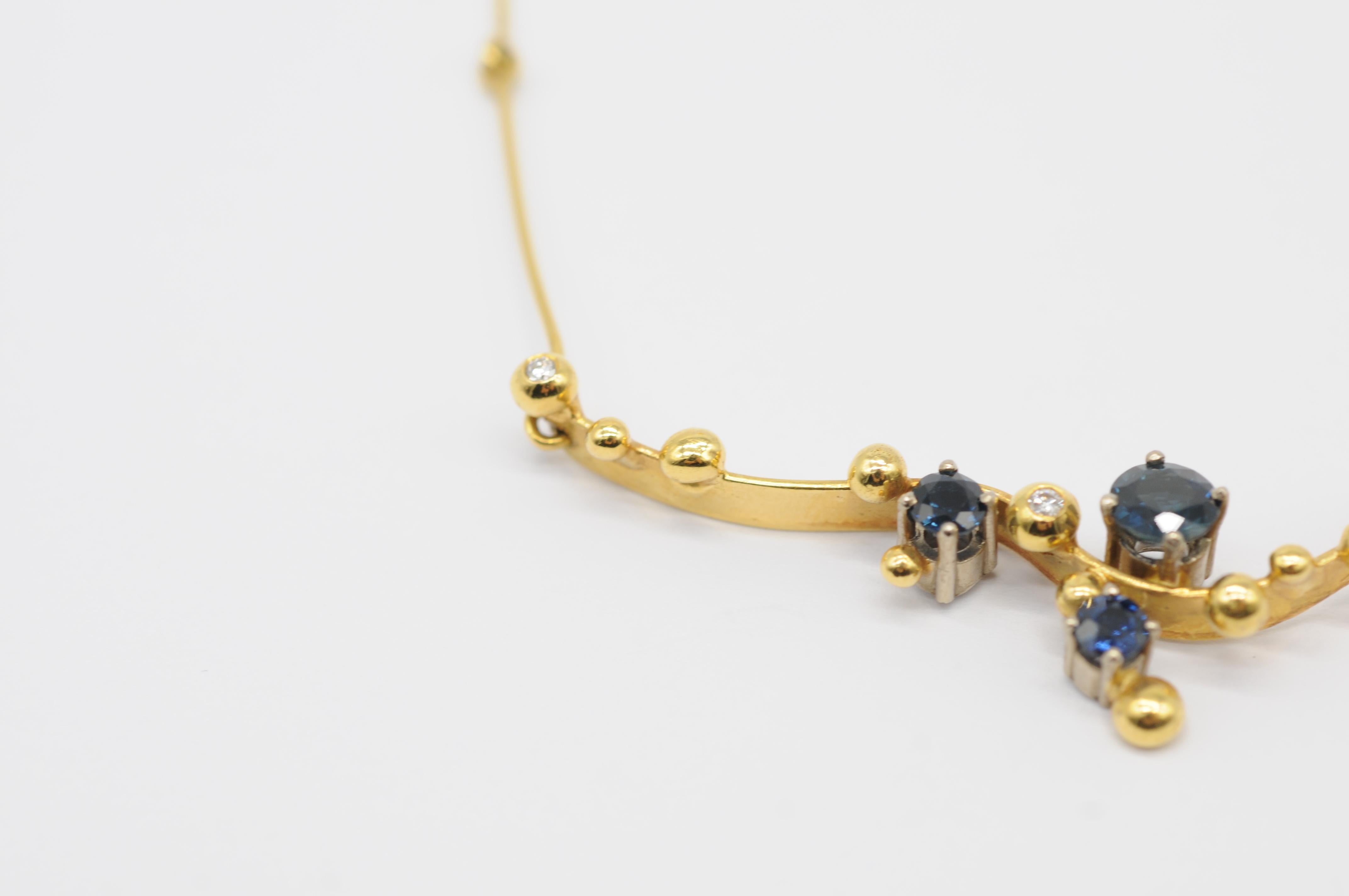 Brilliant Cut Majestic Necklace in 18k yellow gold with diamond and sapphire For Sale