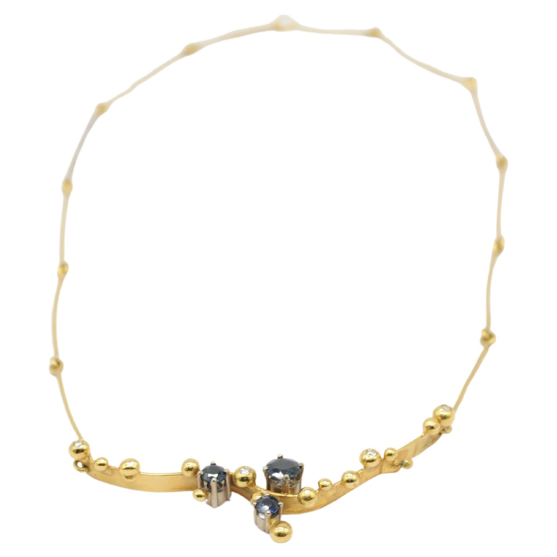 Majestic Necklace in 18k yellow gold with diamond and sapphire For Sale