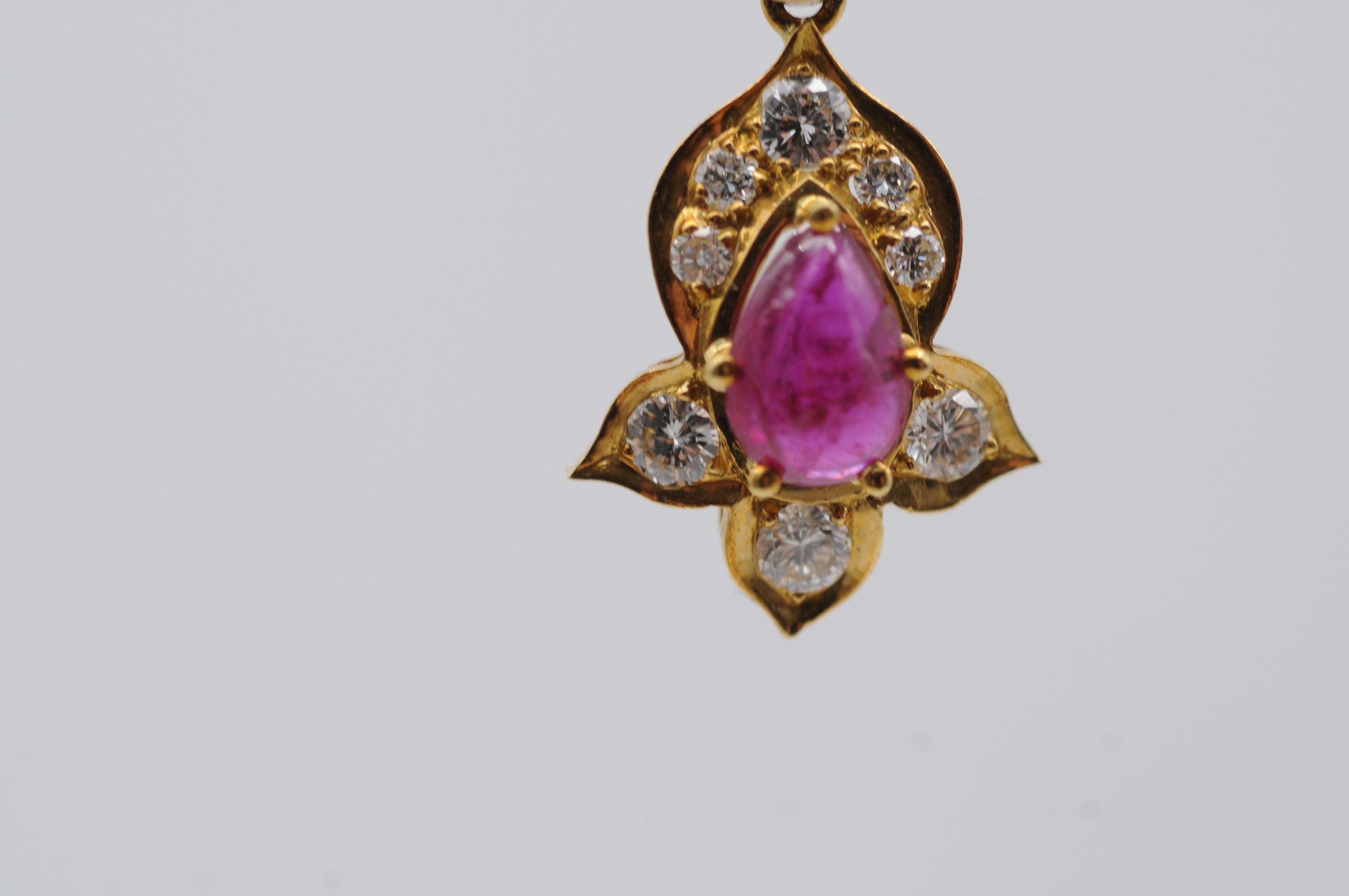 majestuoso collar con un rubí natural y diamantes elaborado en oro amarillo de 14k en venta 5