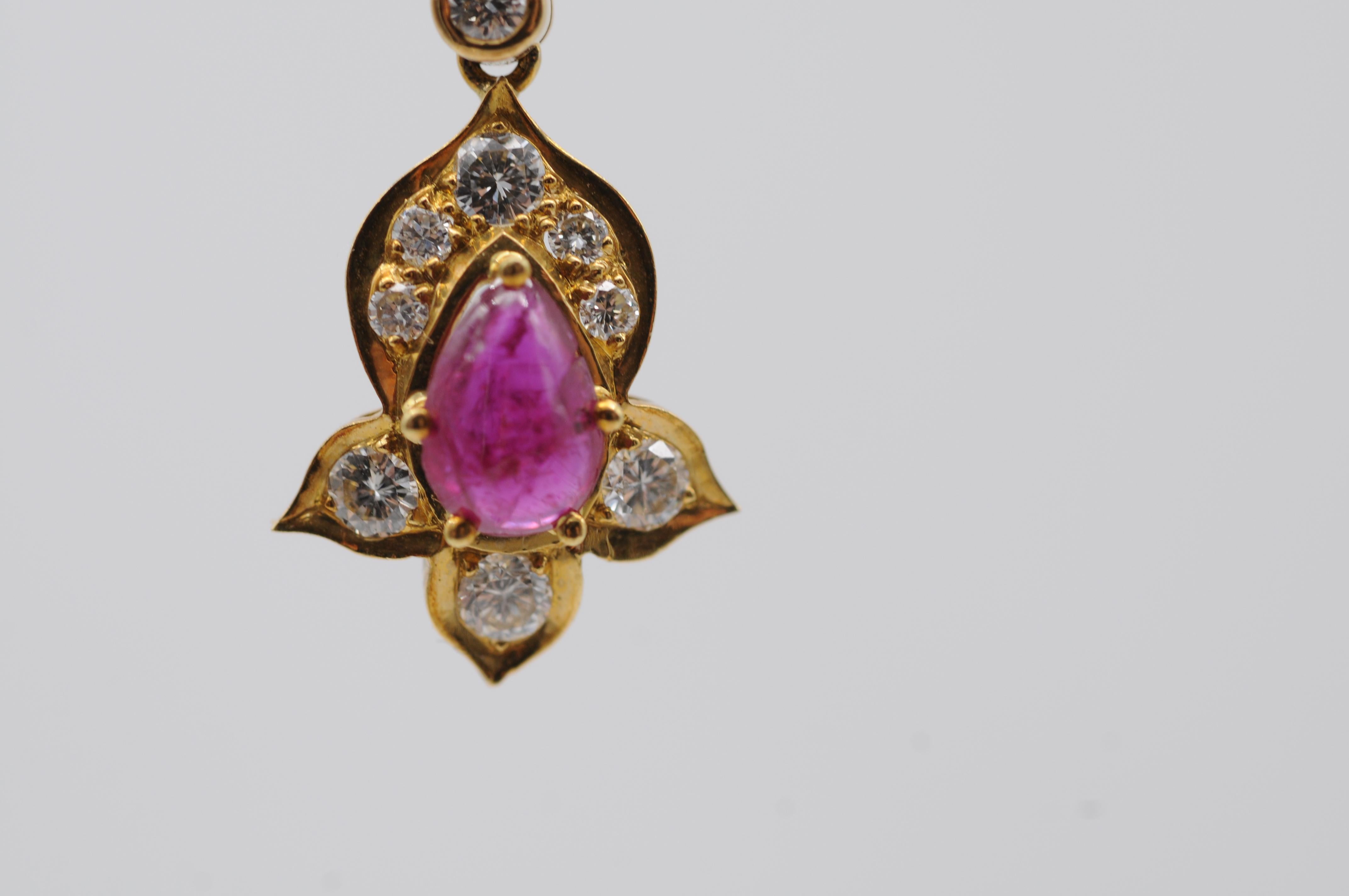 majestuoso collar con un rubí natural y diamantes elaborado en oro amarillo de 14k en venta 6