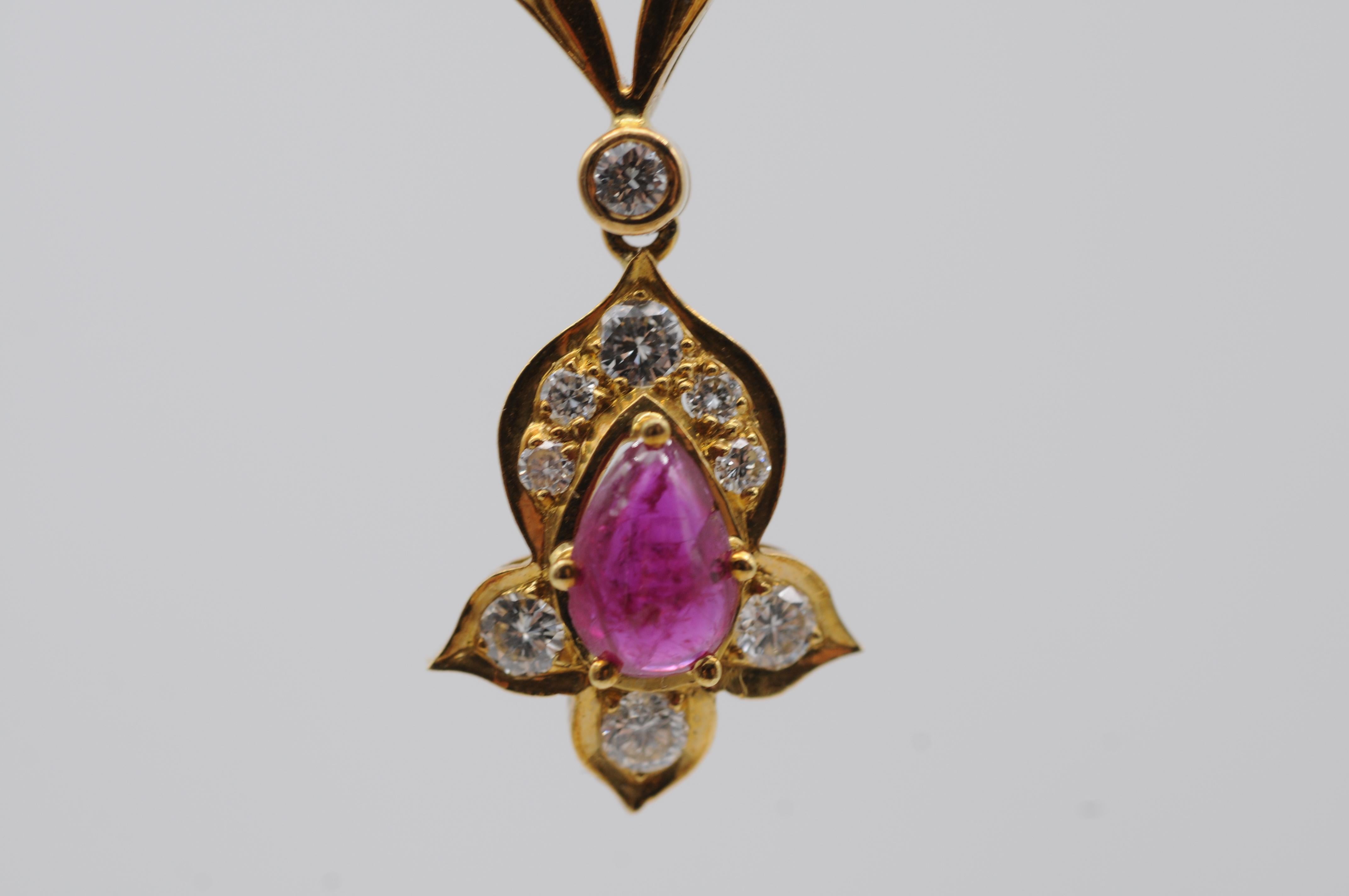 majestuoso collar con un rubí natural y diamantes elaborado en oro amarillo de 14k en venta 7