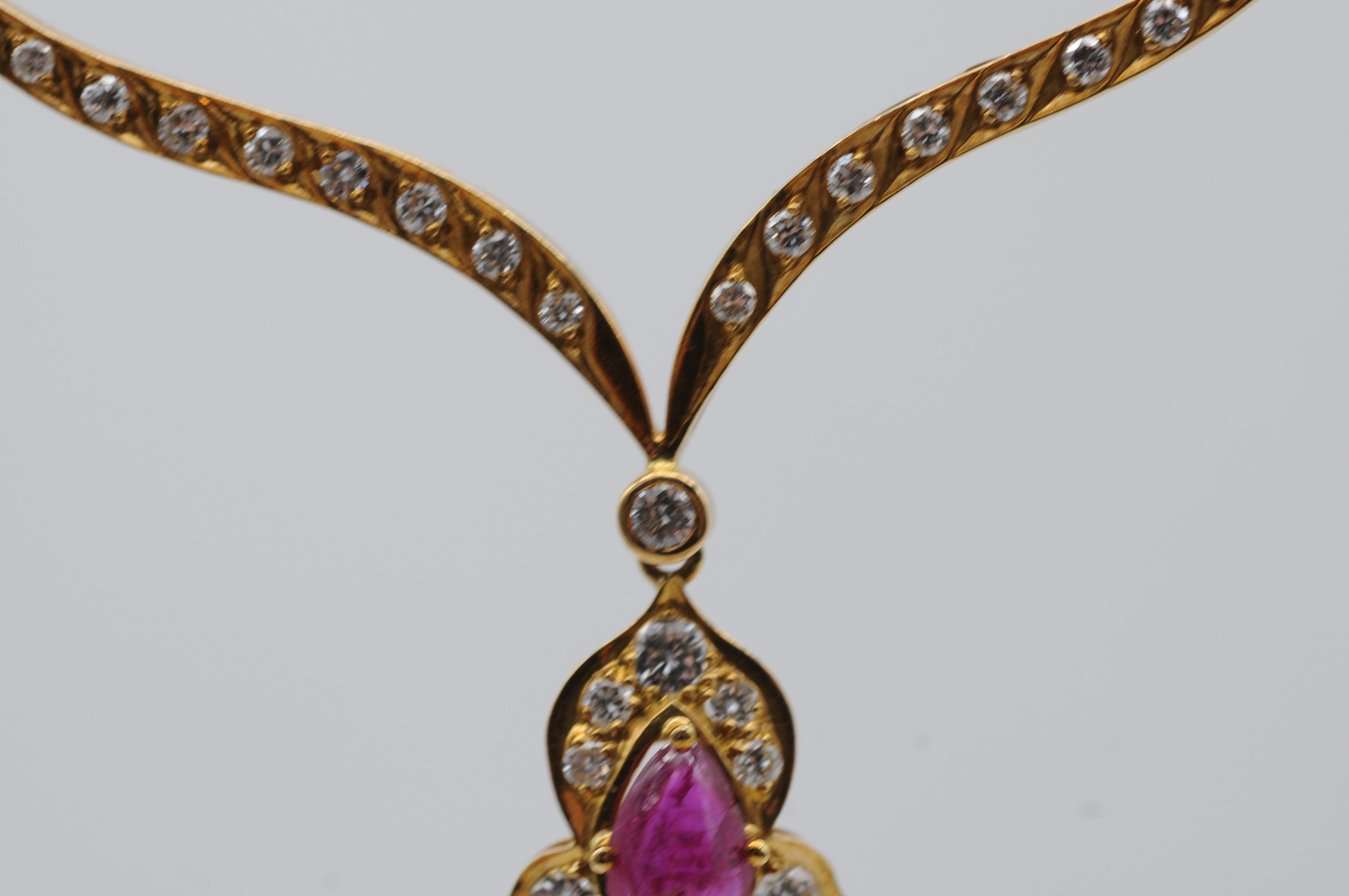 majestuoso collar con un rubí natural y diamantes elaborado en oro amarillo de 14k en venta 8