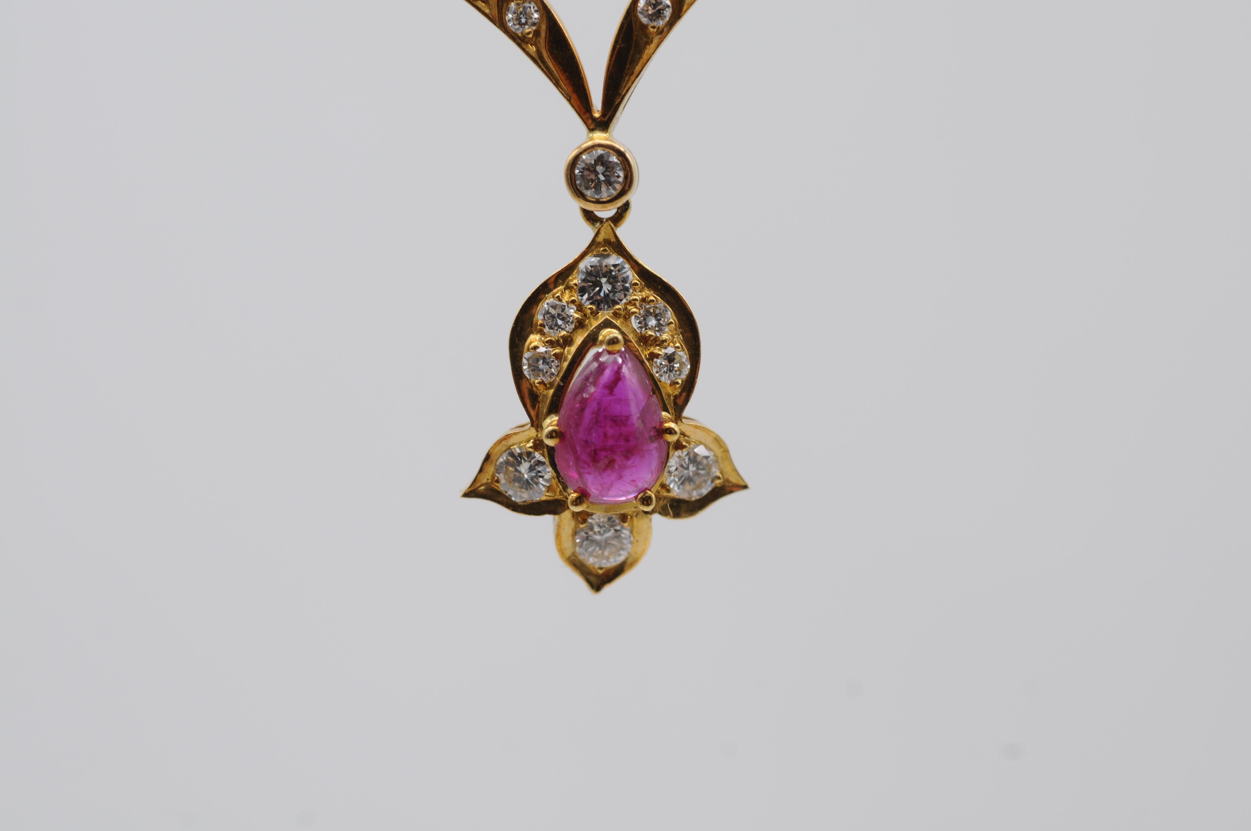 majestuoso collar con un rubí natural y diamantes elaborado en oro amarillo de 14k en venta 9