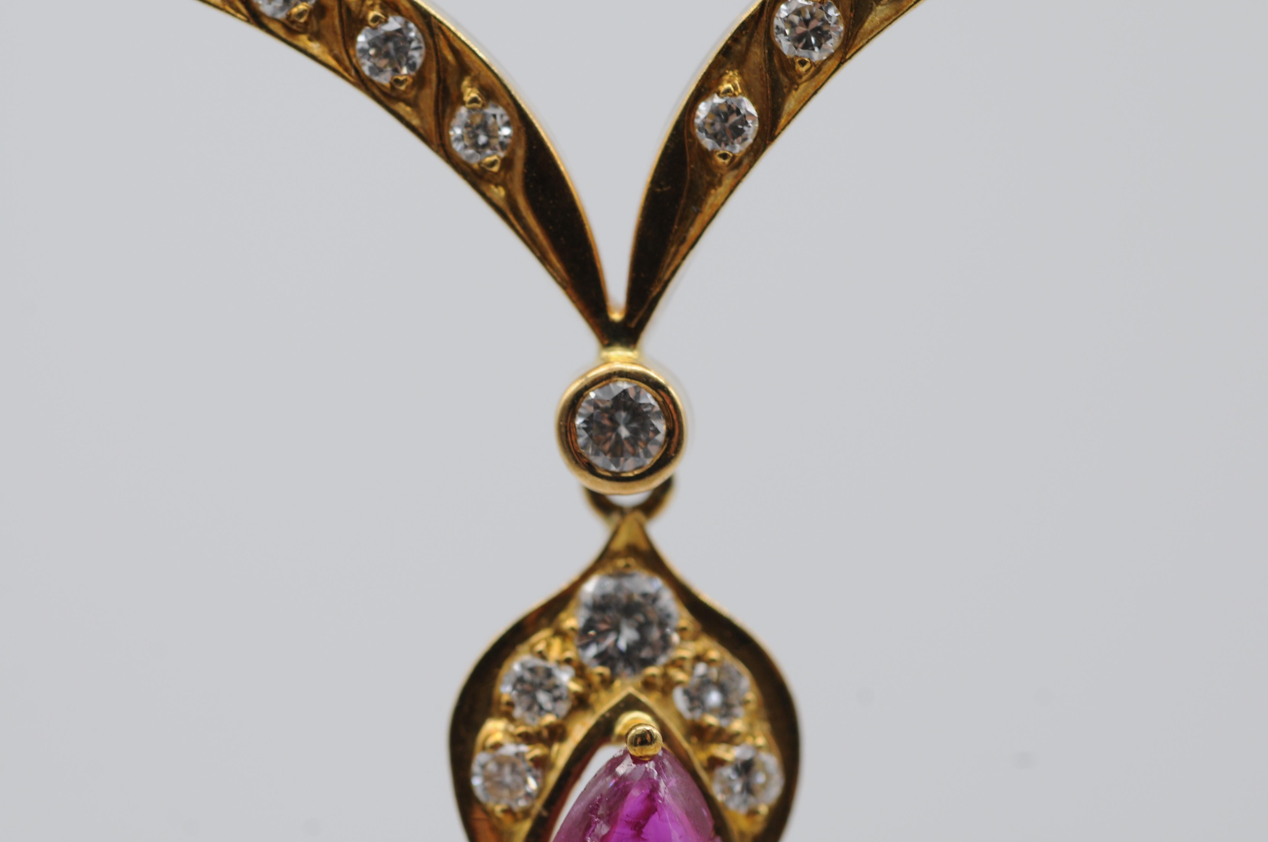 majestuoso collar con un rubí natural y diamantes elaborado en oro amarillo de 14k en venta 12
