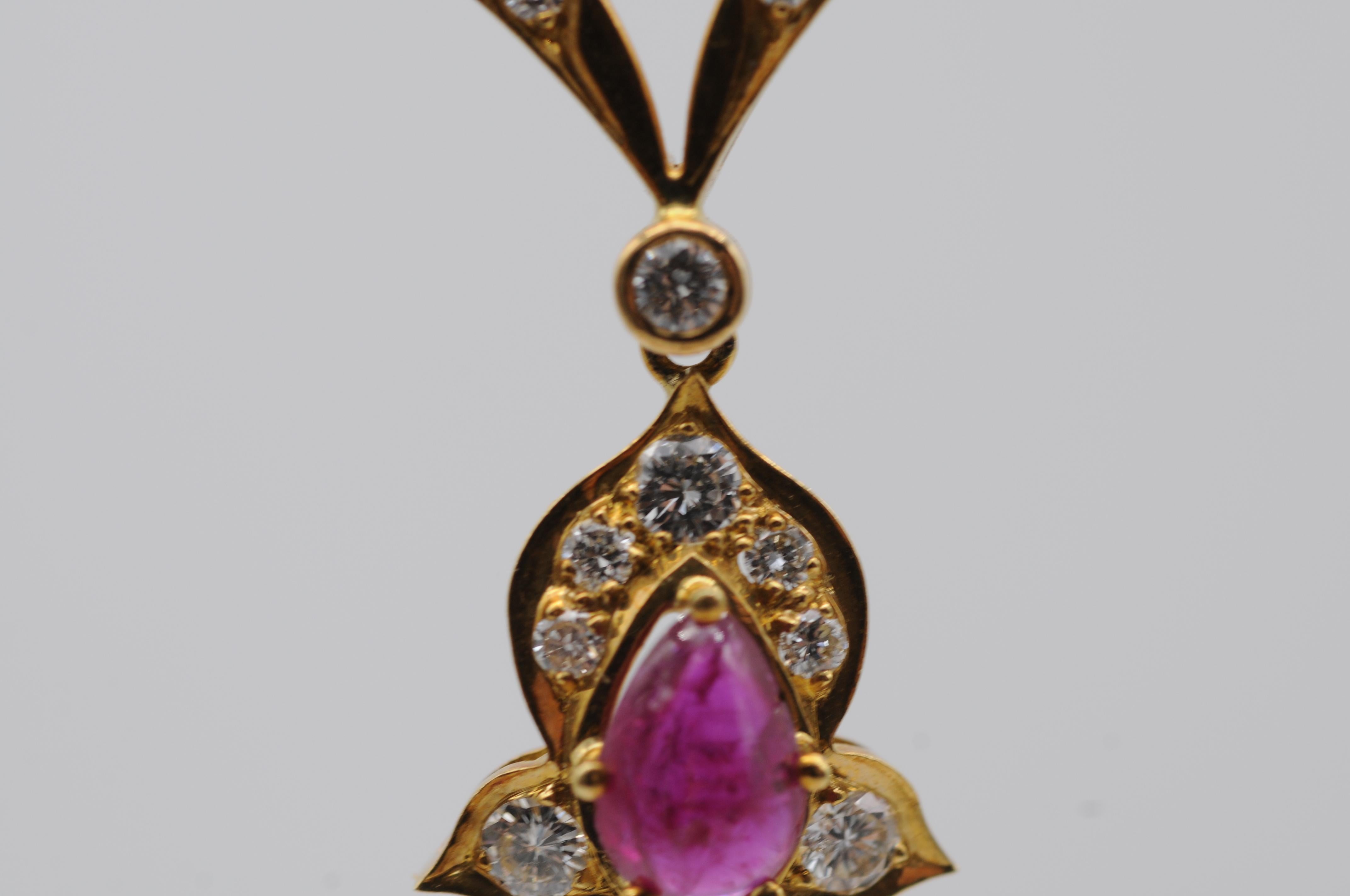 majestuoso collar con un rubí natural y diamantes elaborado en oro amarillo de 14k en venta 13
